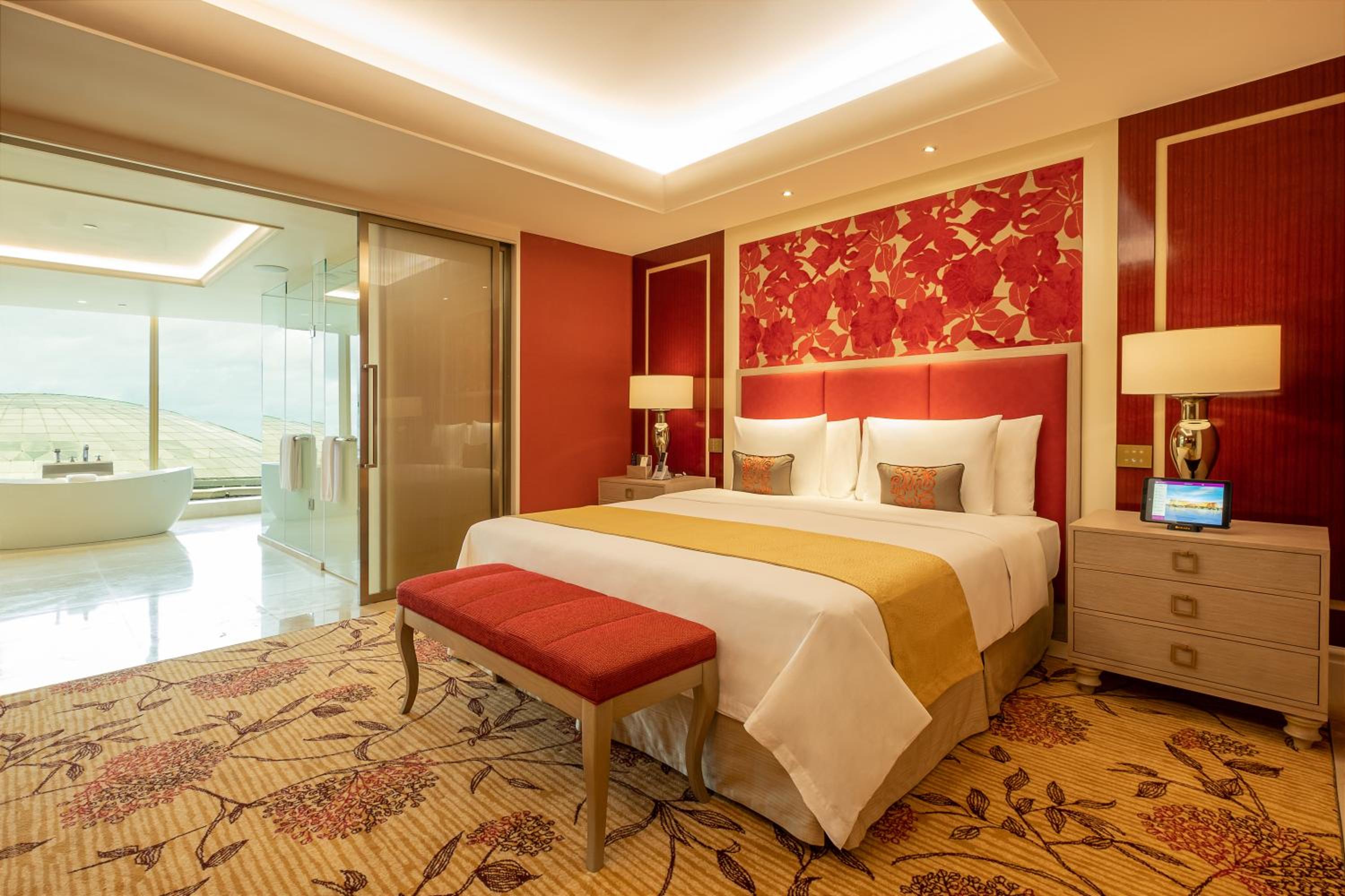 Premium King Suite - Photo 6