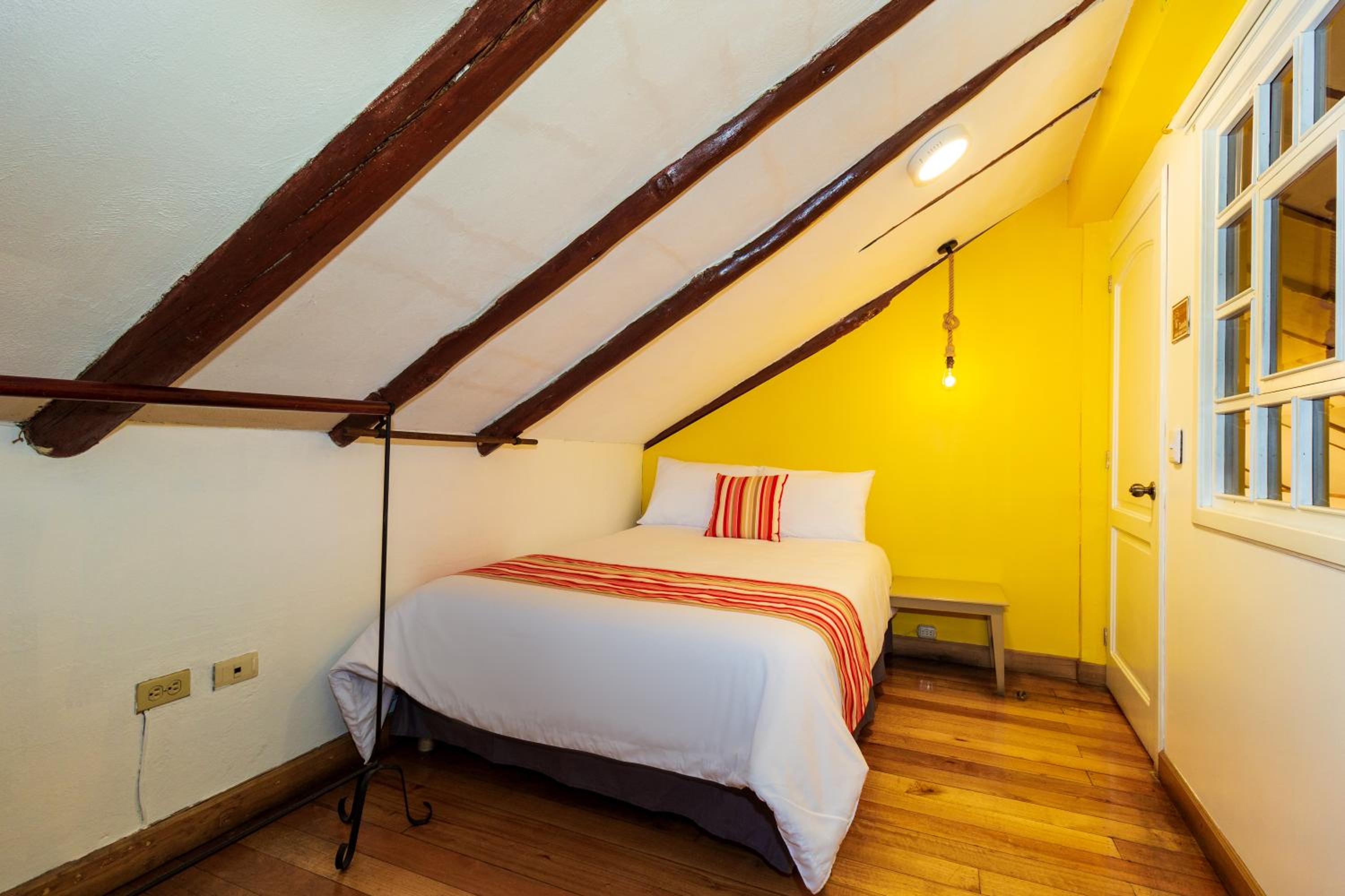 Economy Double Room with Internal View photo 3