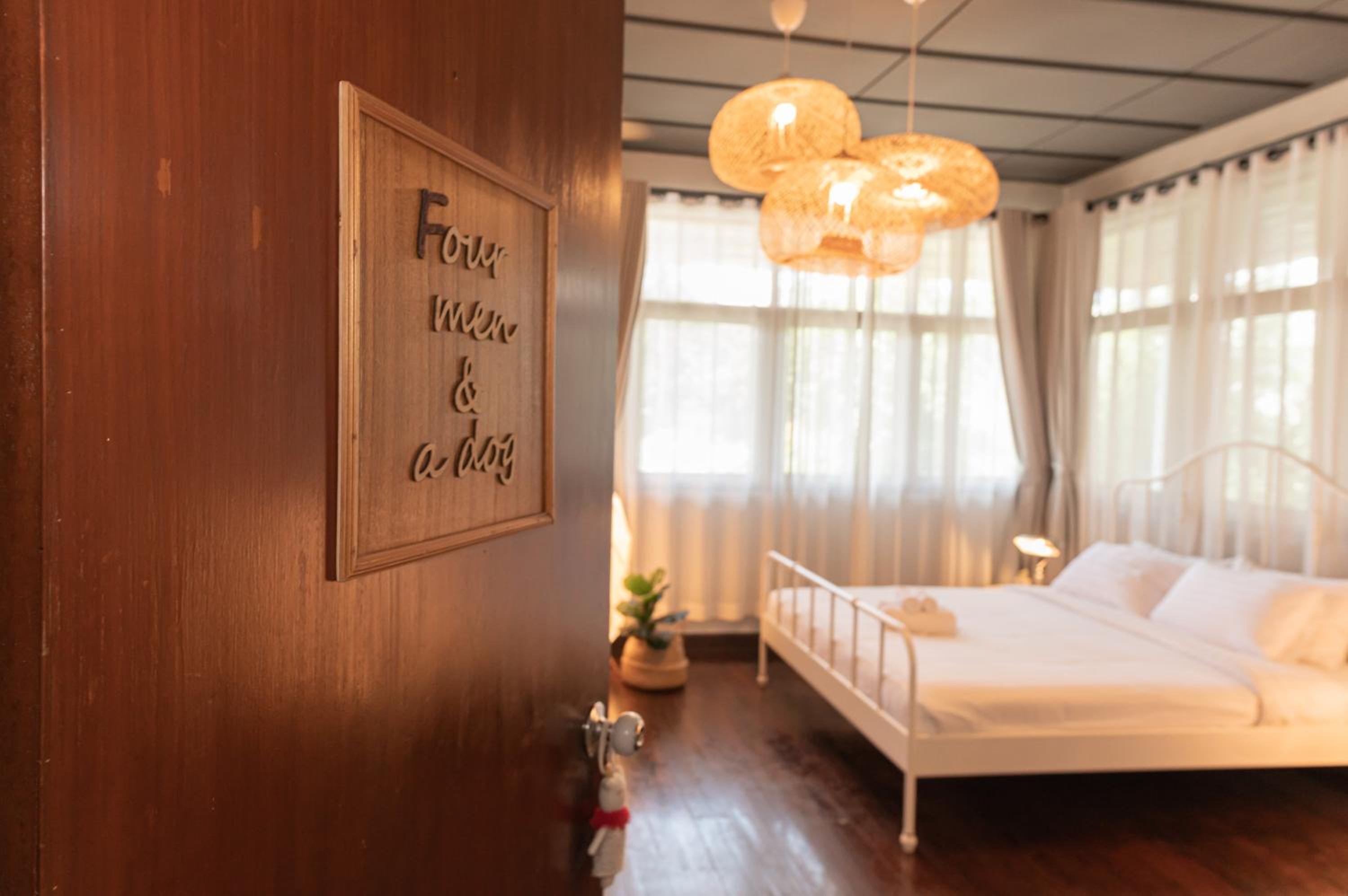 Family Suite with Balcony - Photo 6