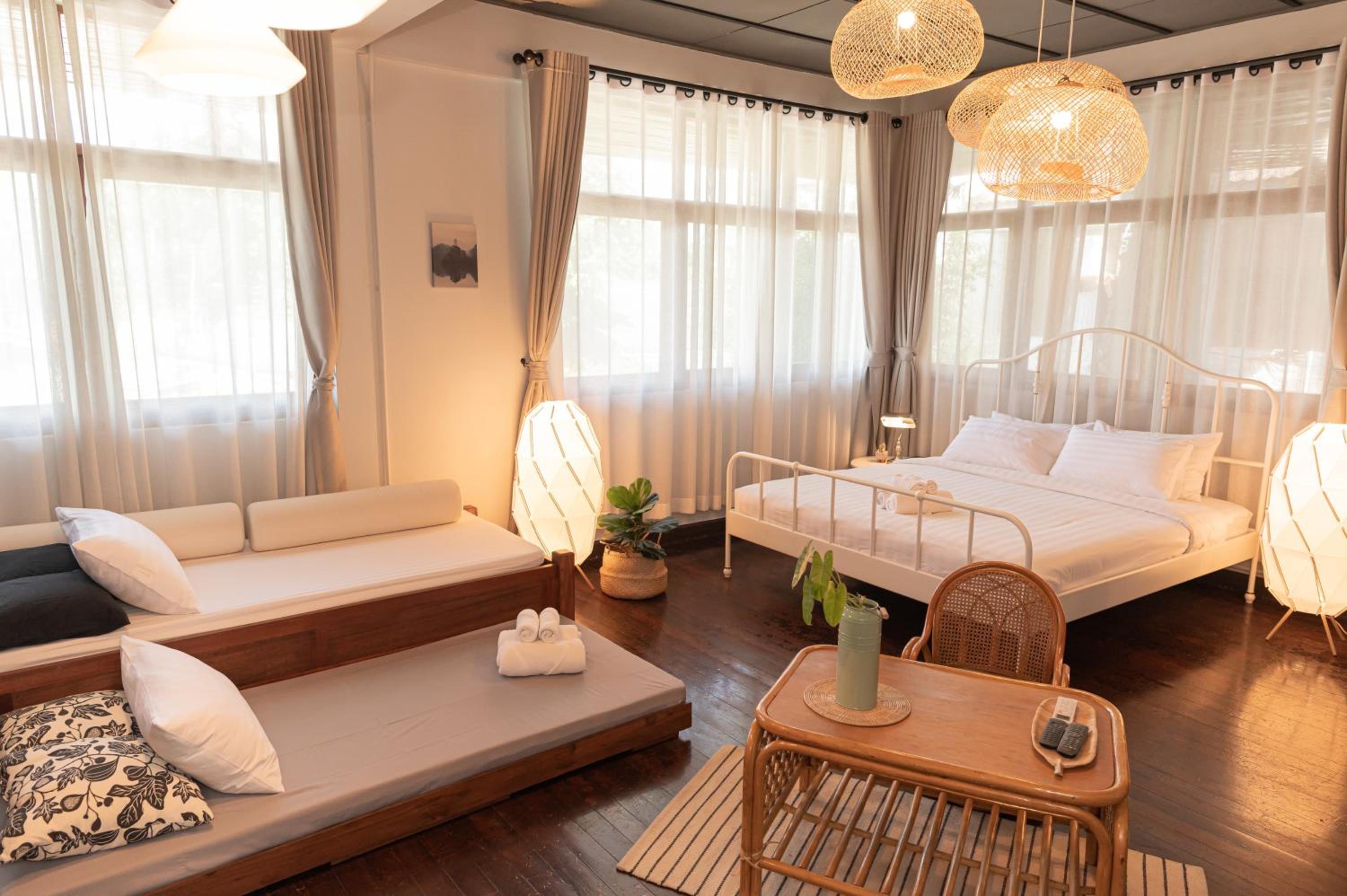 Family Suite with Balcony - Photo 1