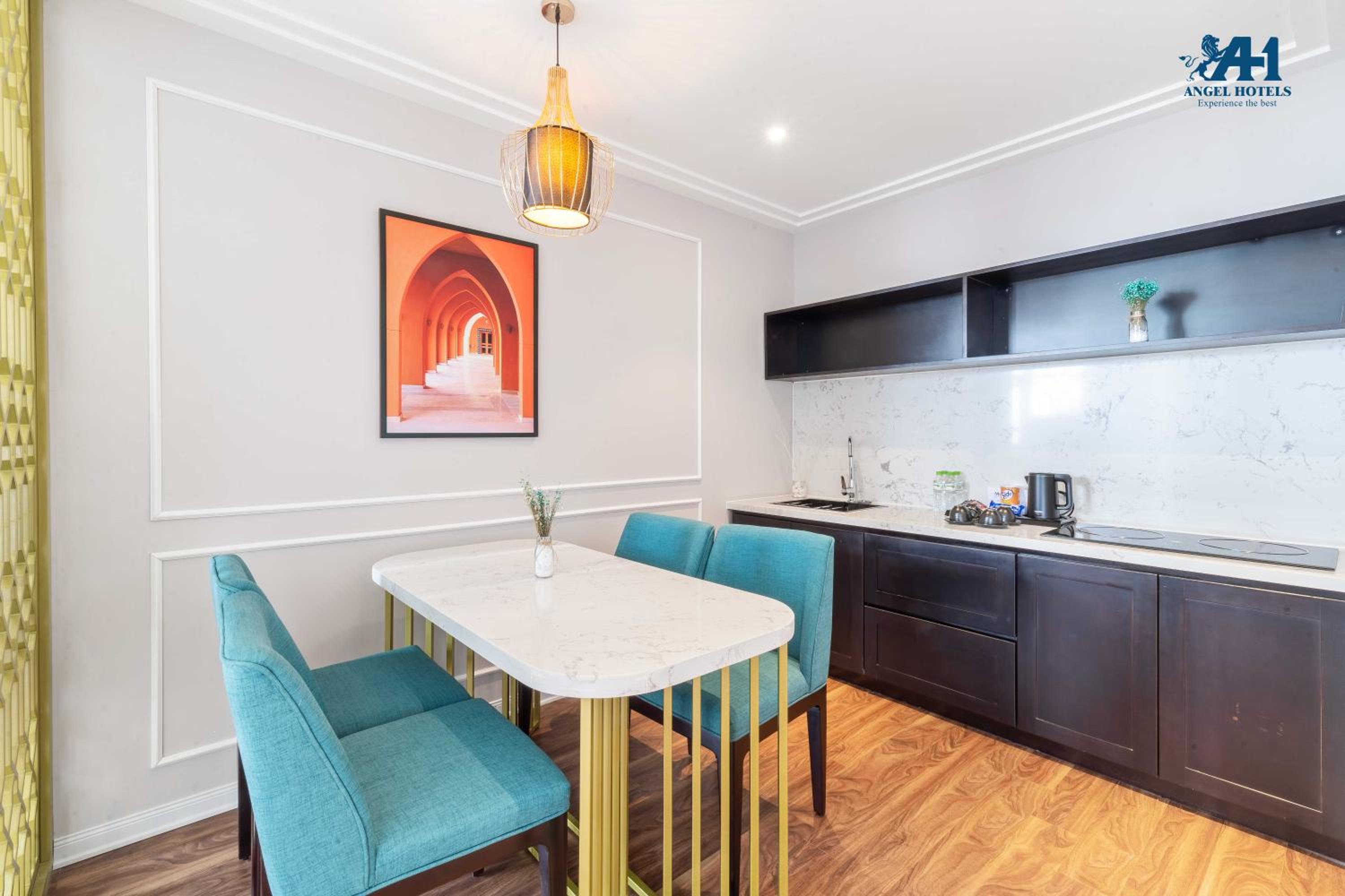 Two-Bedroom Suite - Photo 7