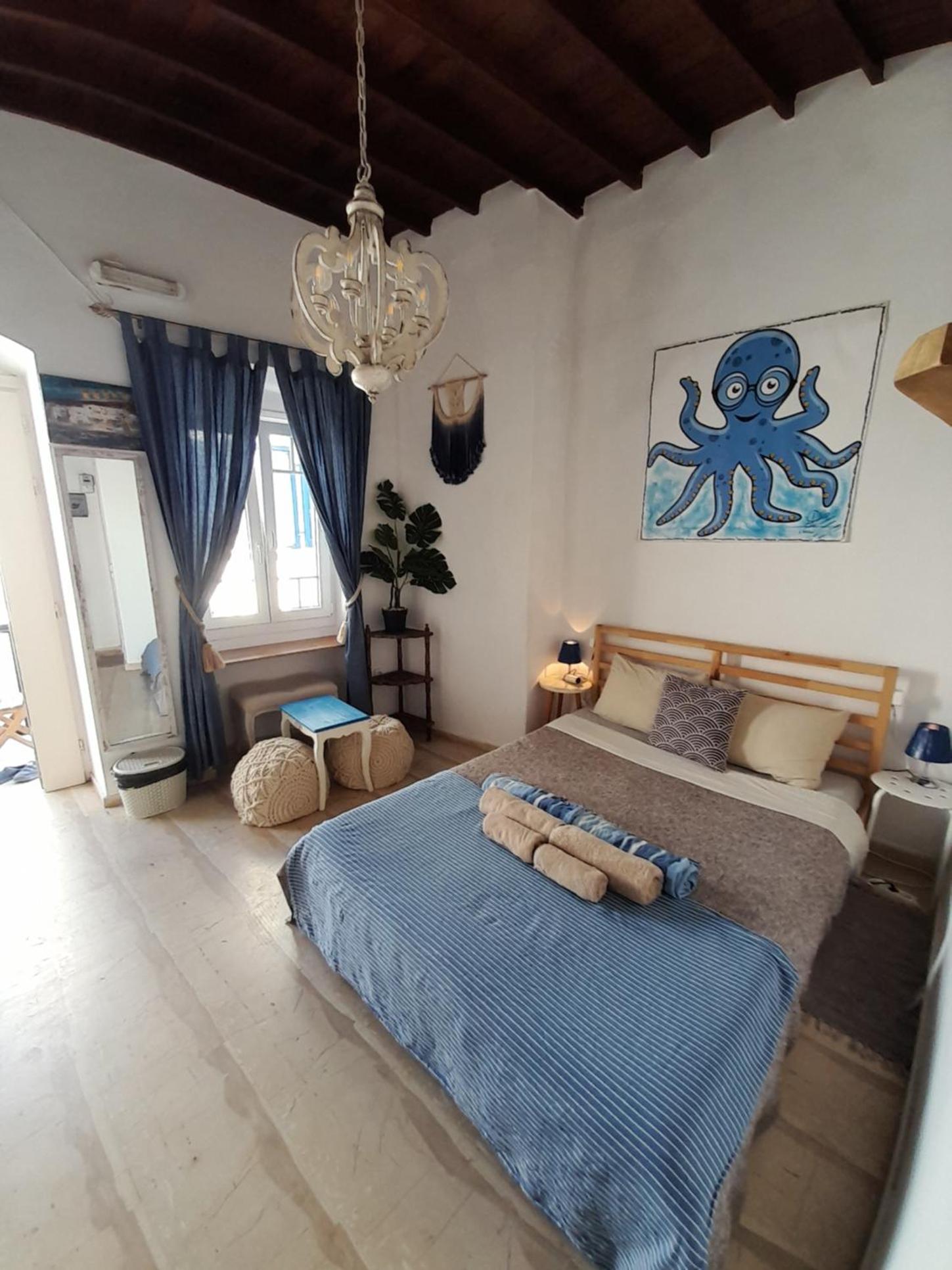 One-Bedroom Apartment - Photo 1