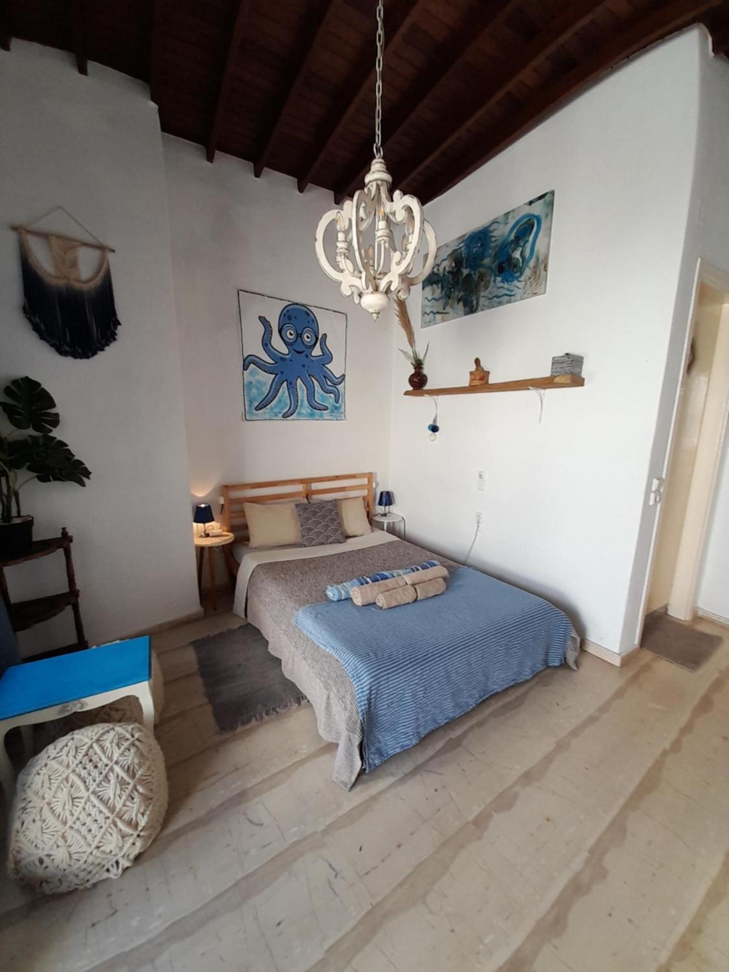 One-Bedroom Apartment - Photo 11