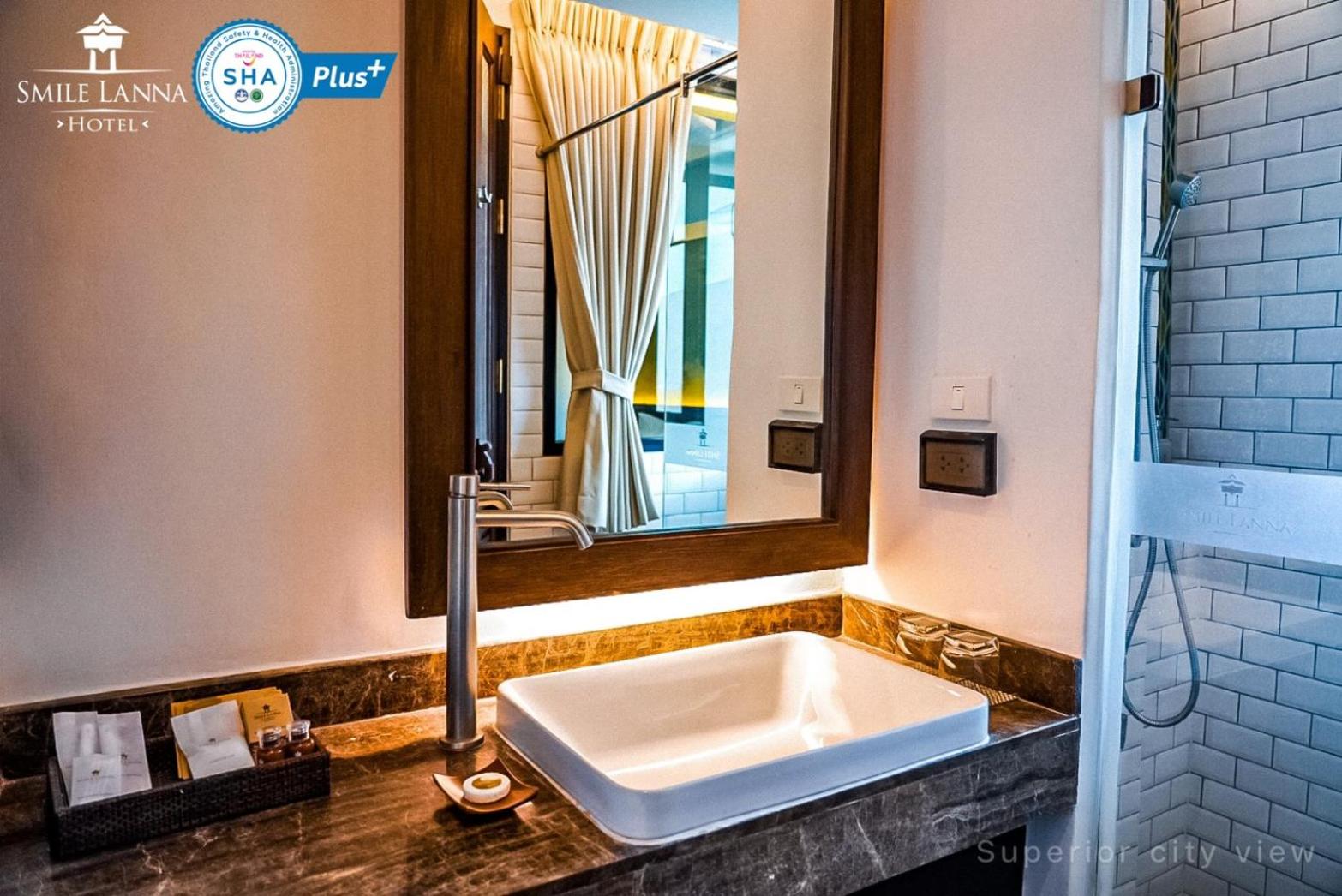 Superior Double or Twin Room with City View photo 3