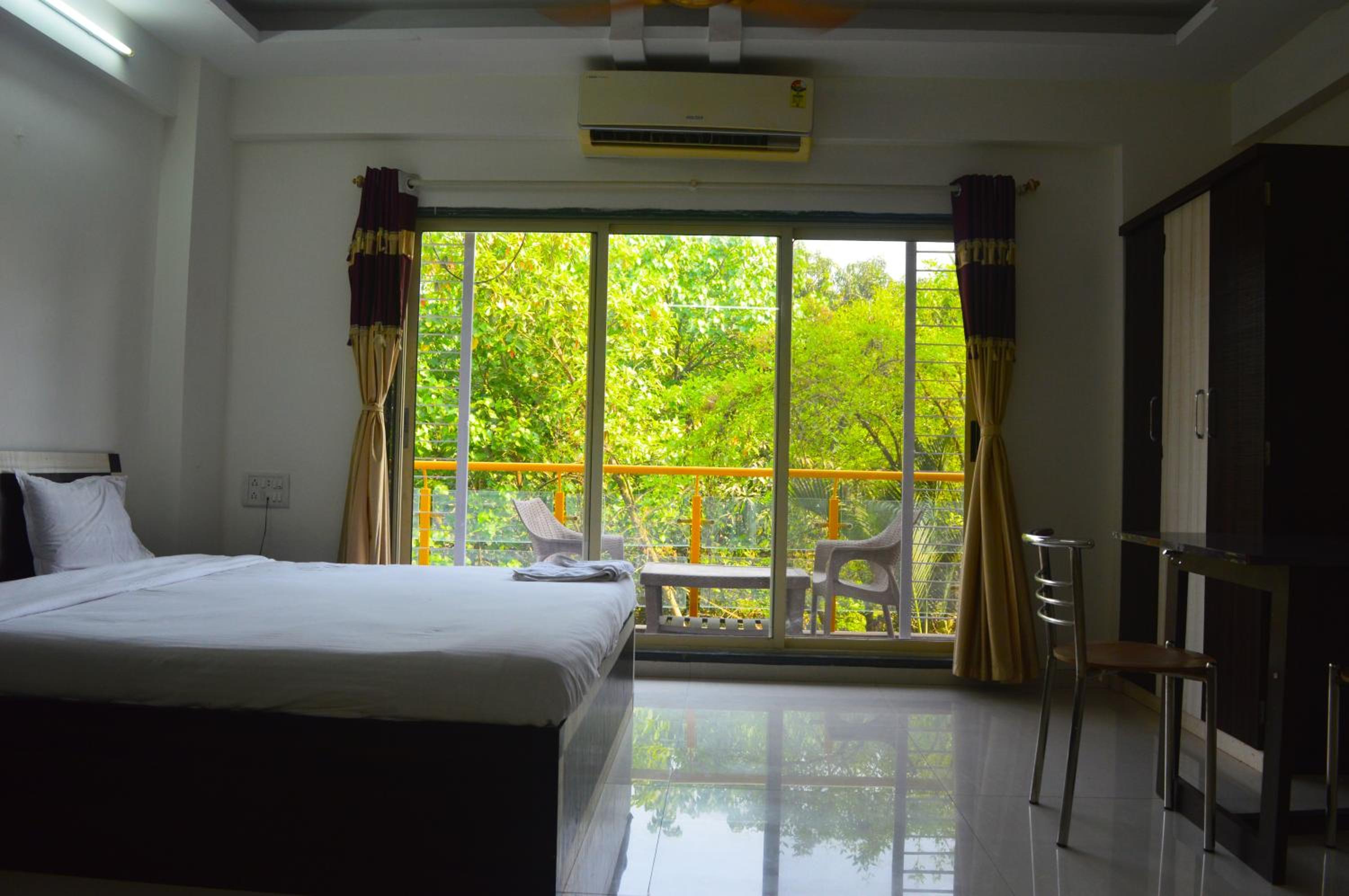 Deluxe Room - Photo 1