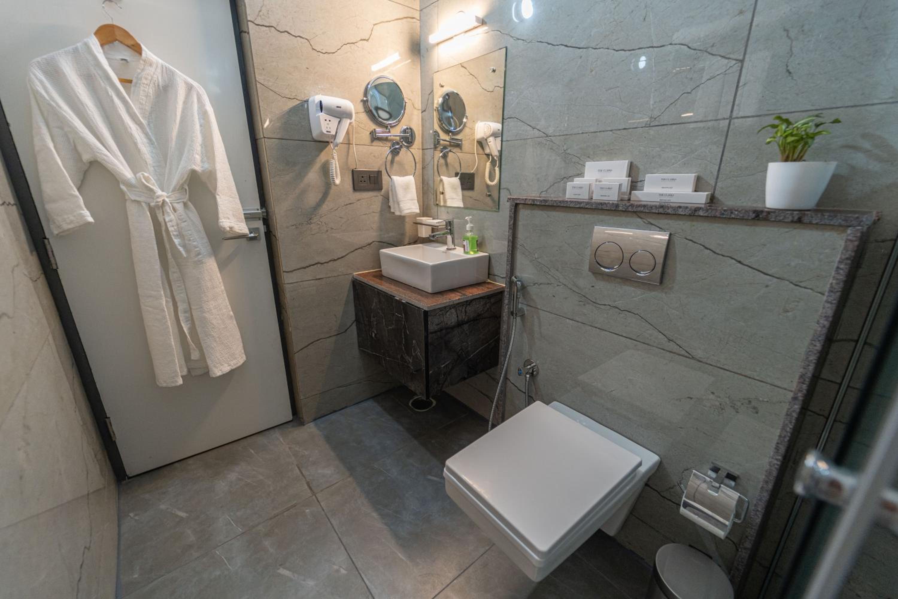 Suite - Photo 3