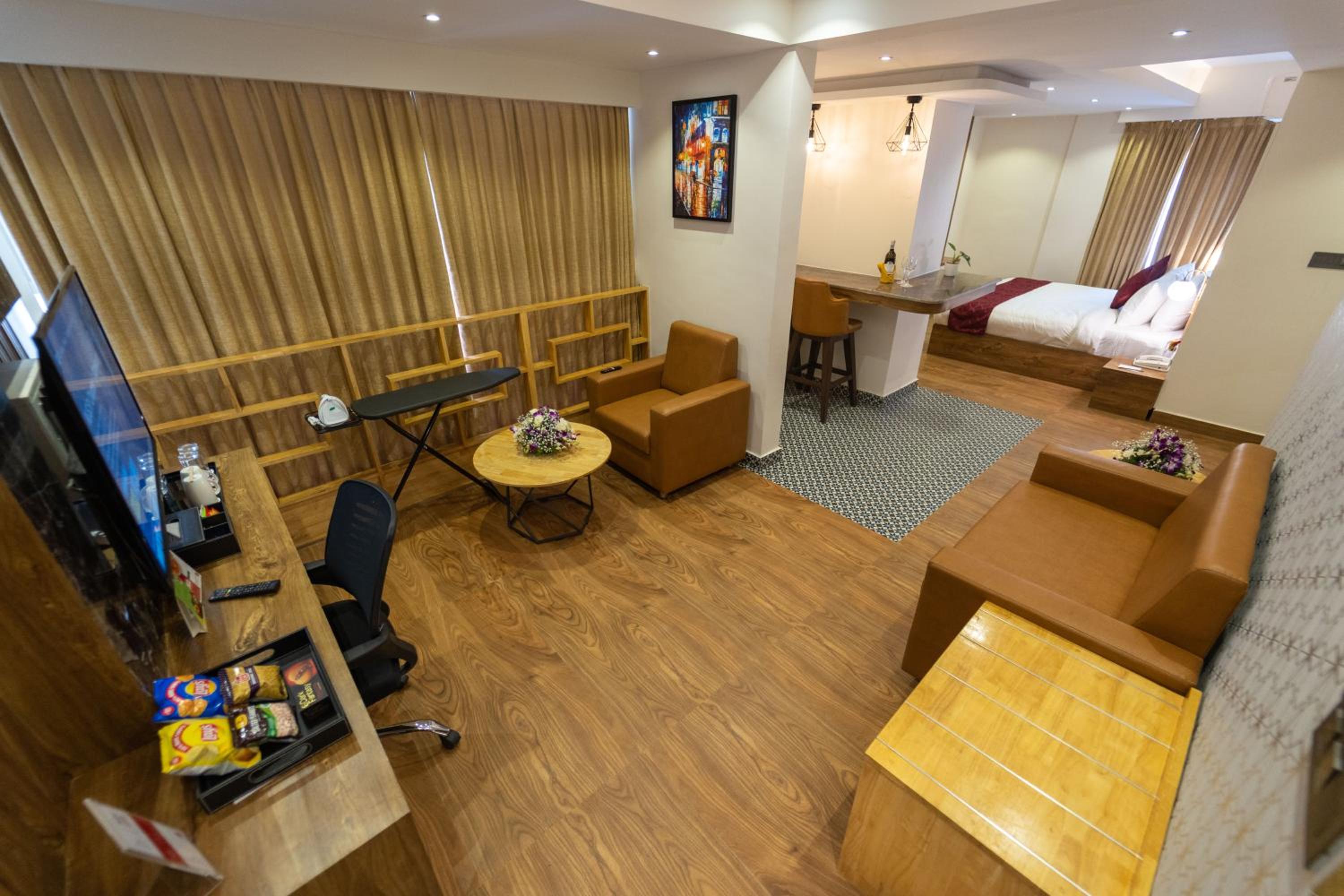 Suite - Photo 7