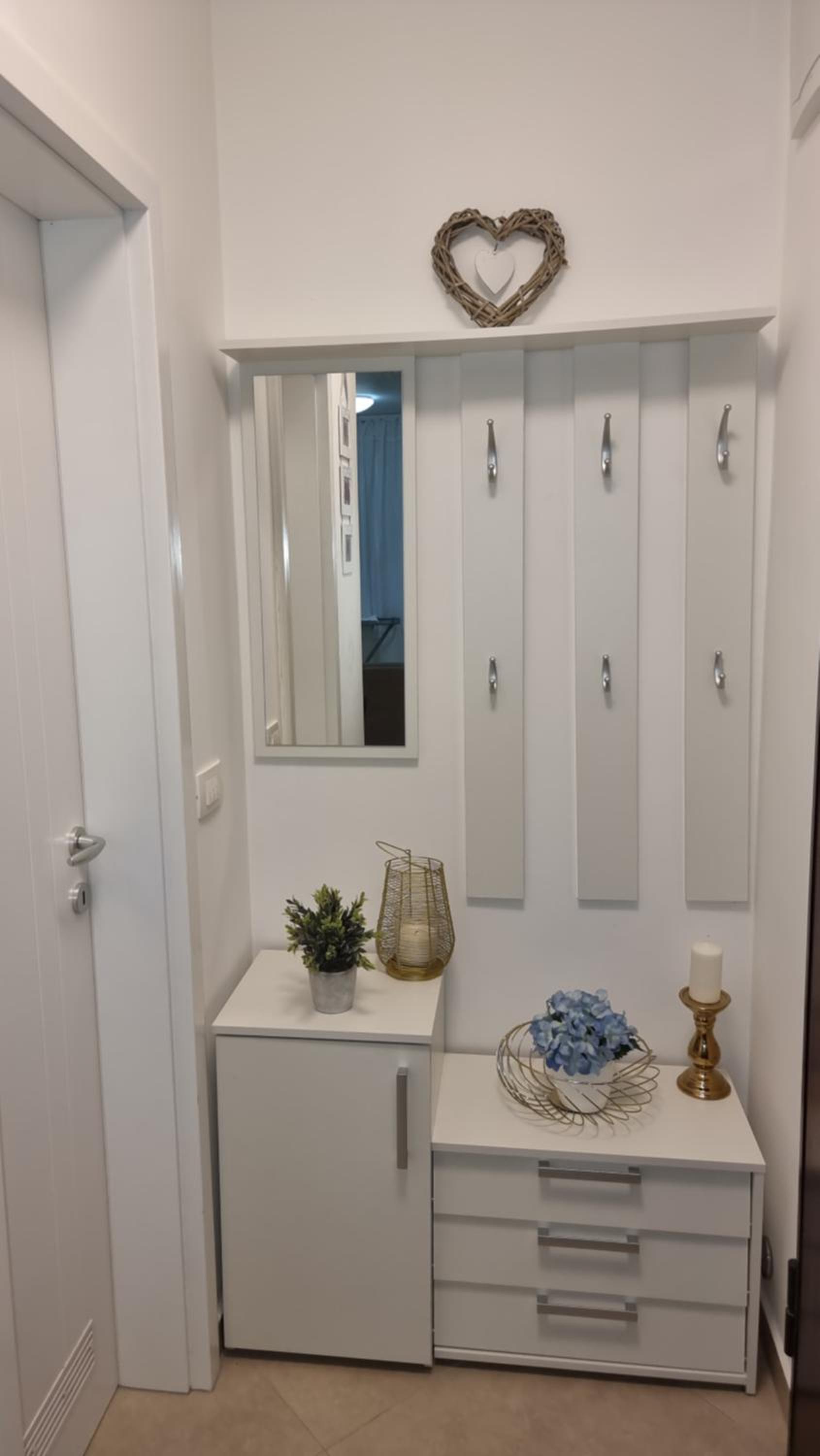 One-Bedroom Apartment - Photo 4