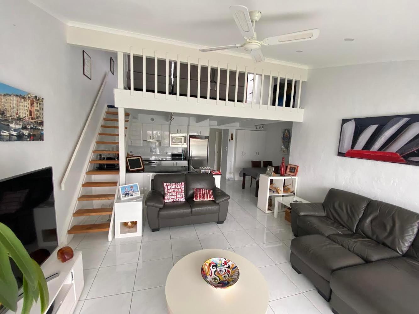 Three-Bedroom Apartment photo 1