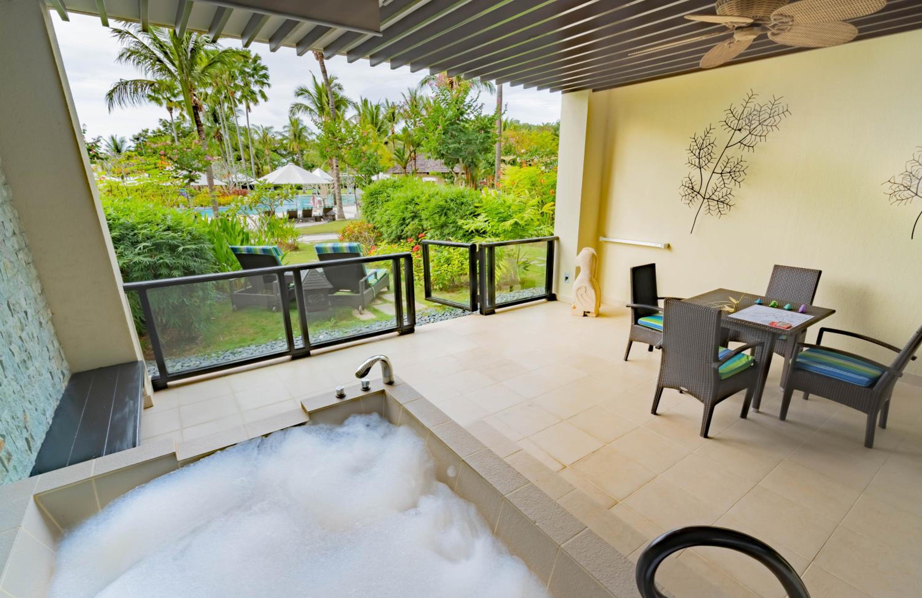Ocean Wing Junior Suite Family Room  - Photo 3