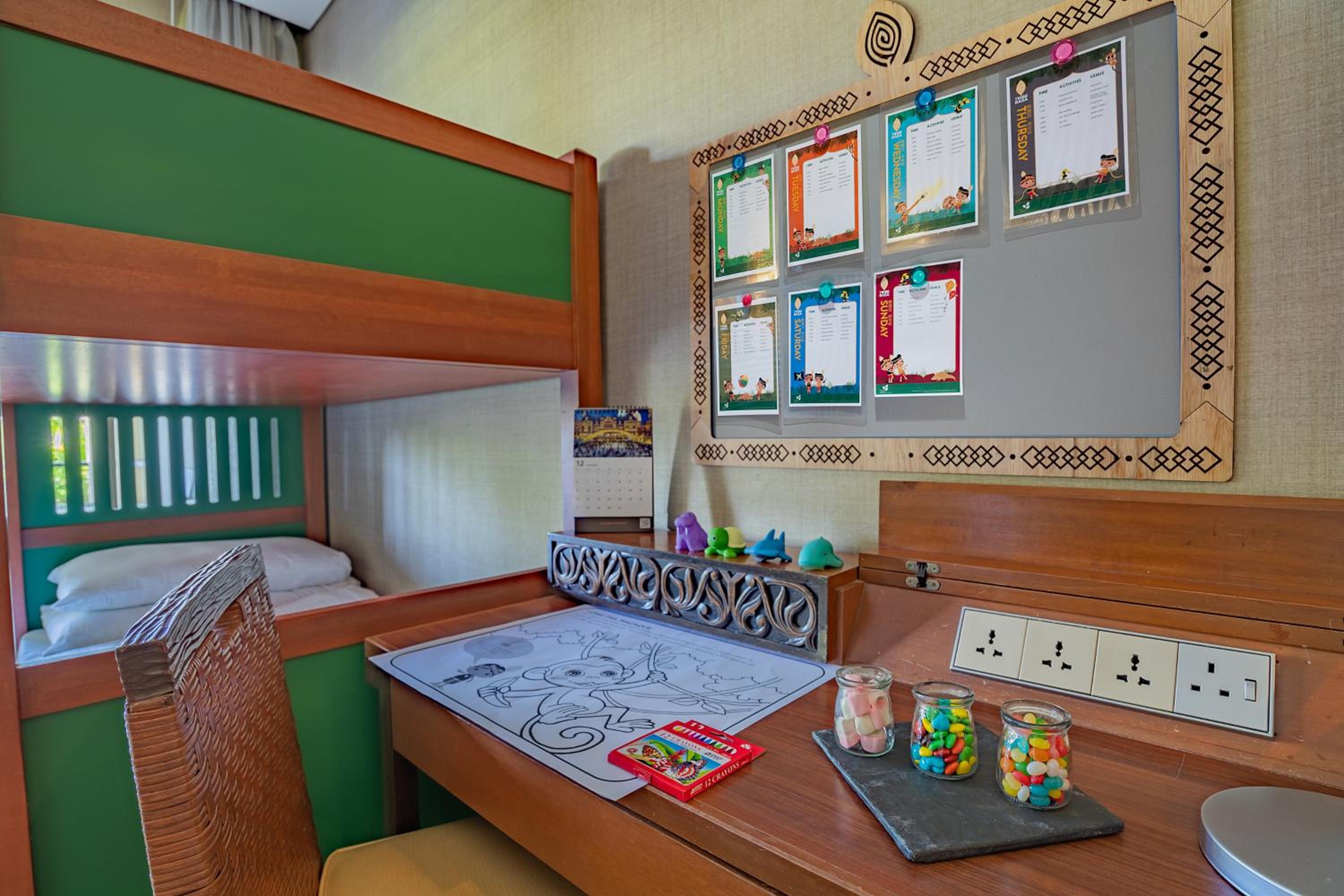 Ocean Wing Junior Suite Family Room  - Photo 2