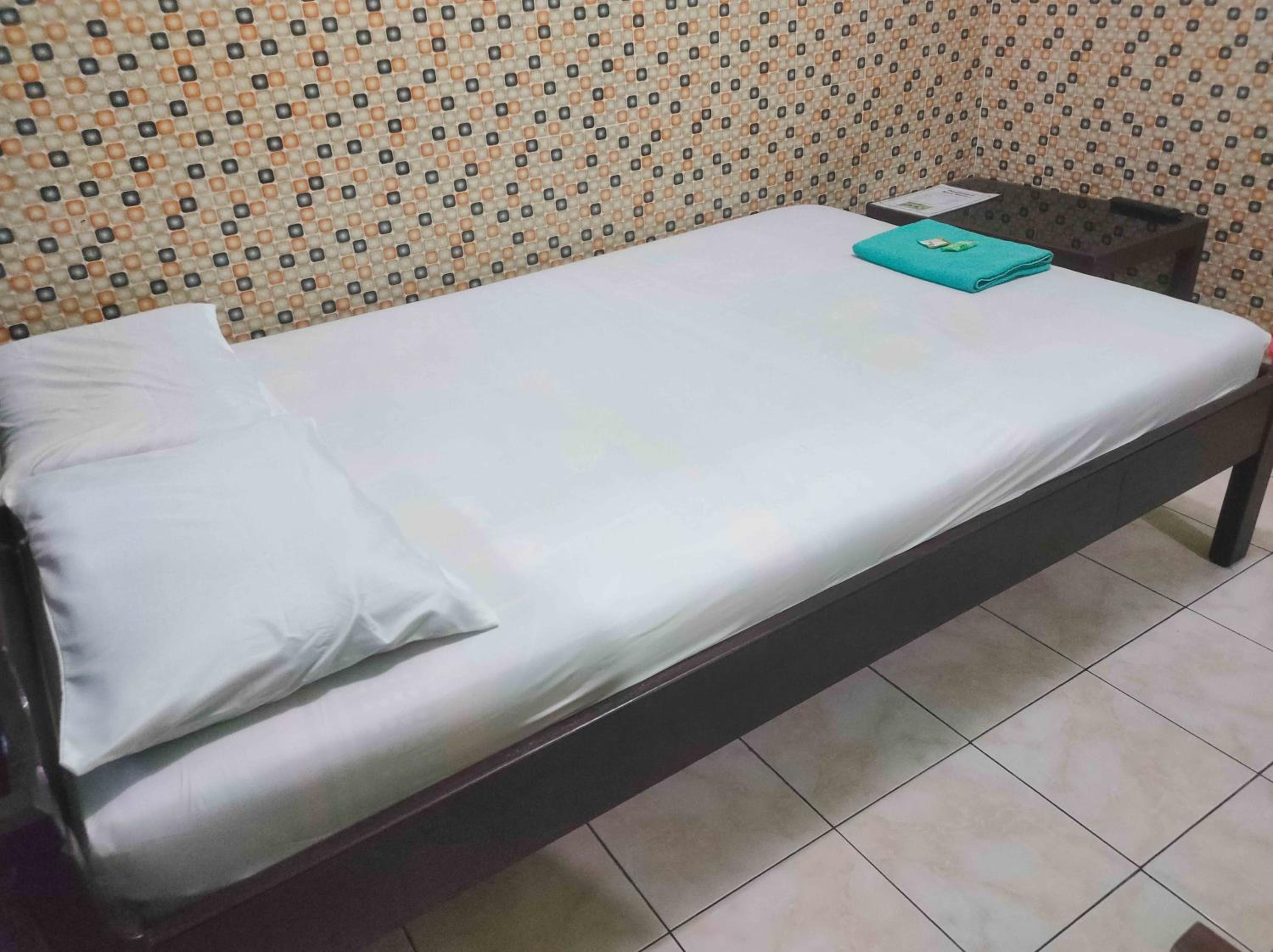 Standard Double Room with Fan - Photo 5