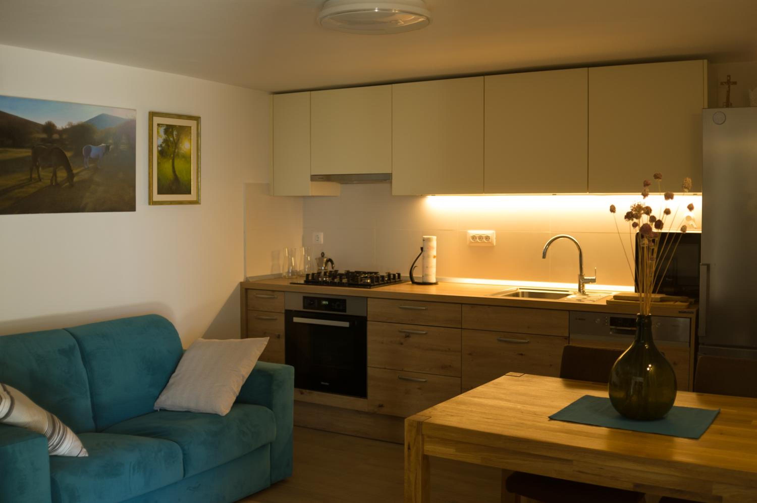One-Bedroom Apartment photo 1