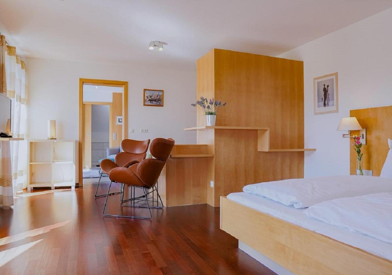 Junior Suite with Balcony - Photo 4