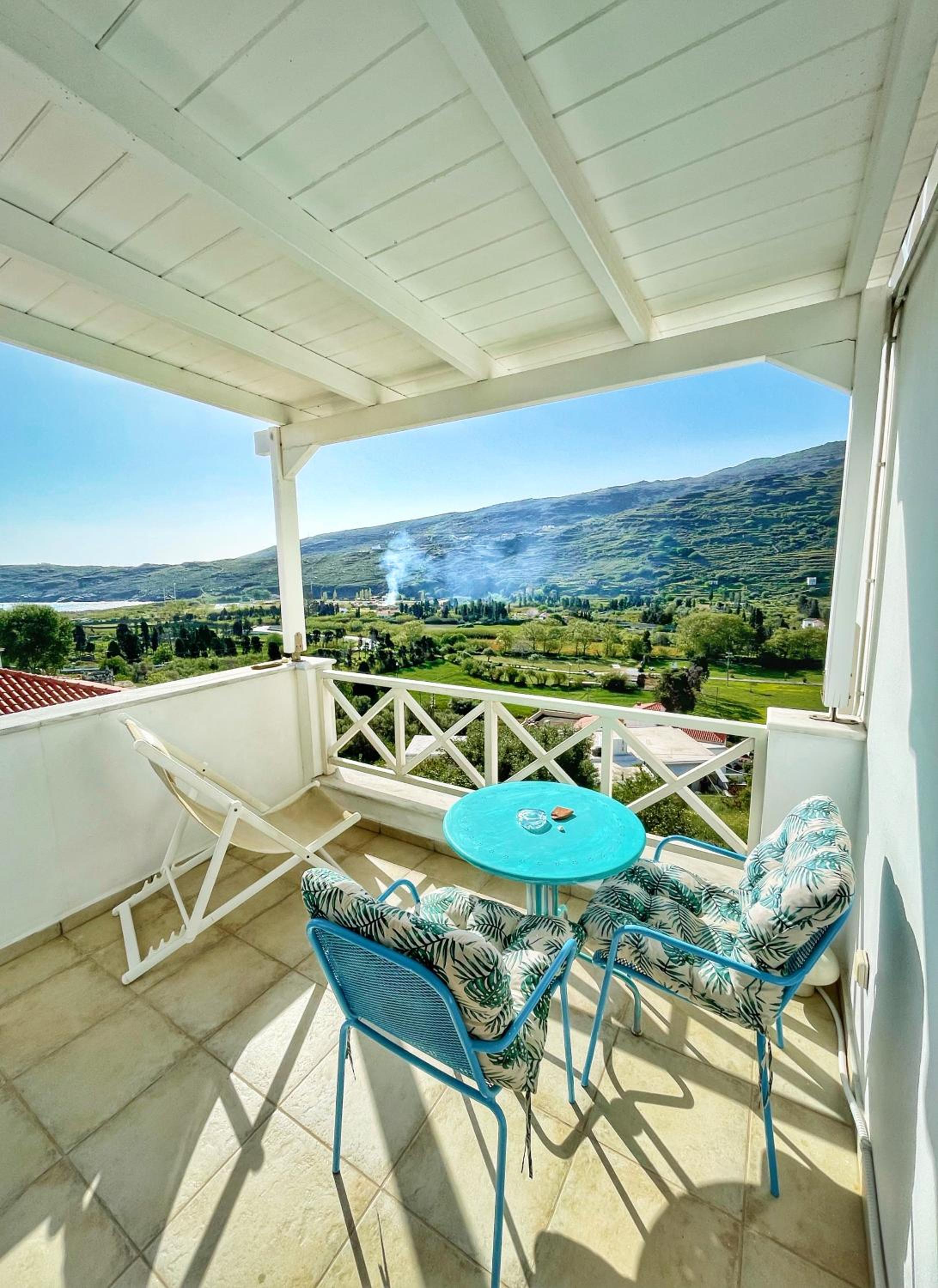 One Bedroom Apartment with Private Balcony - Photo 3