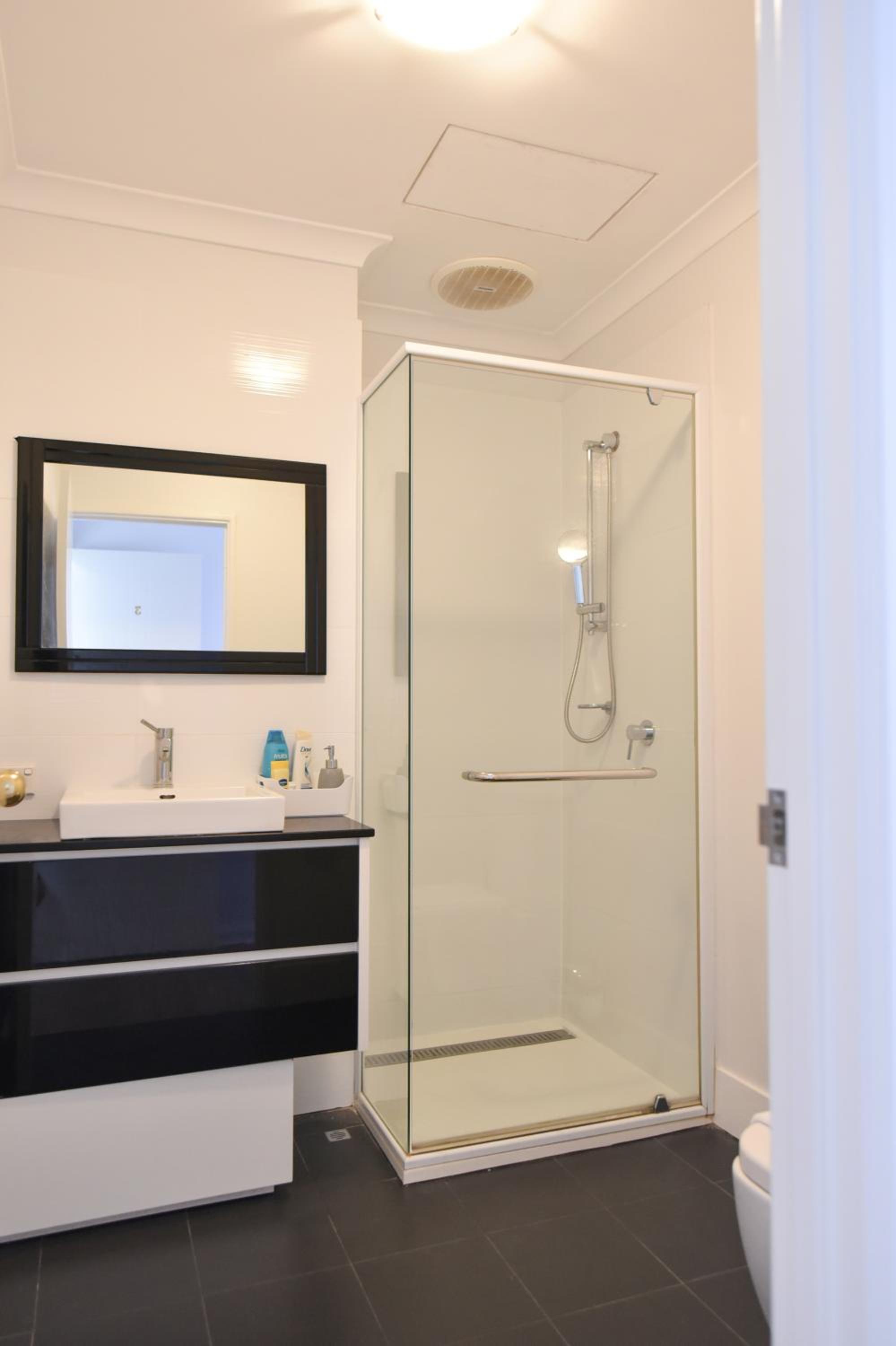 Queen Suite photo 2