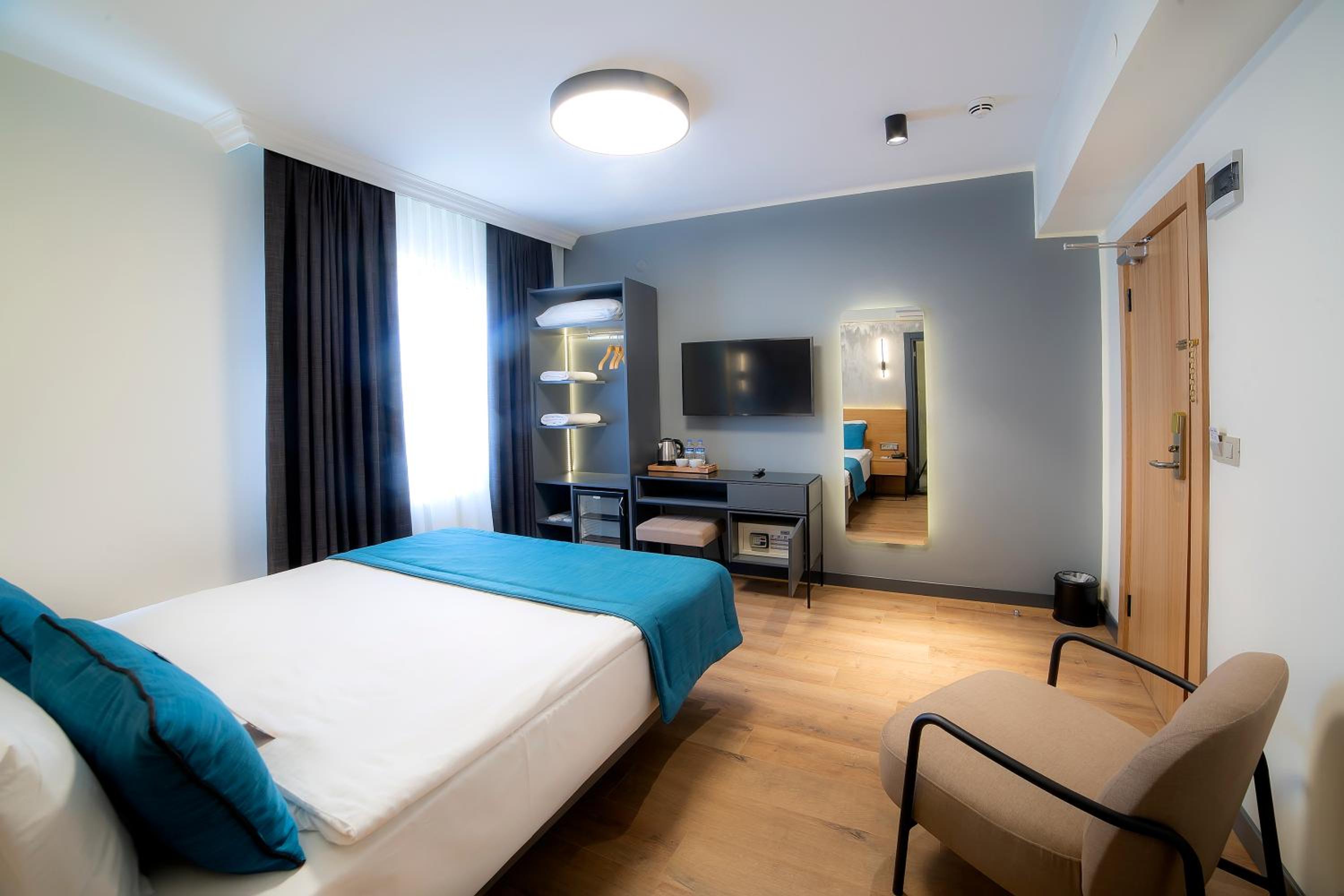 Standard Double or Twin Room photo 3
