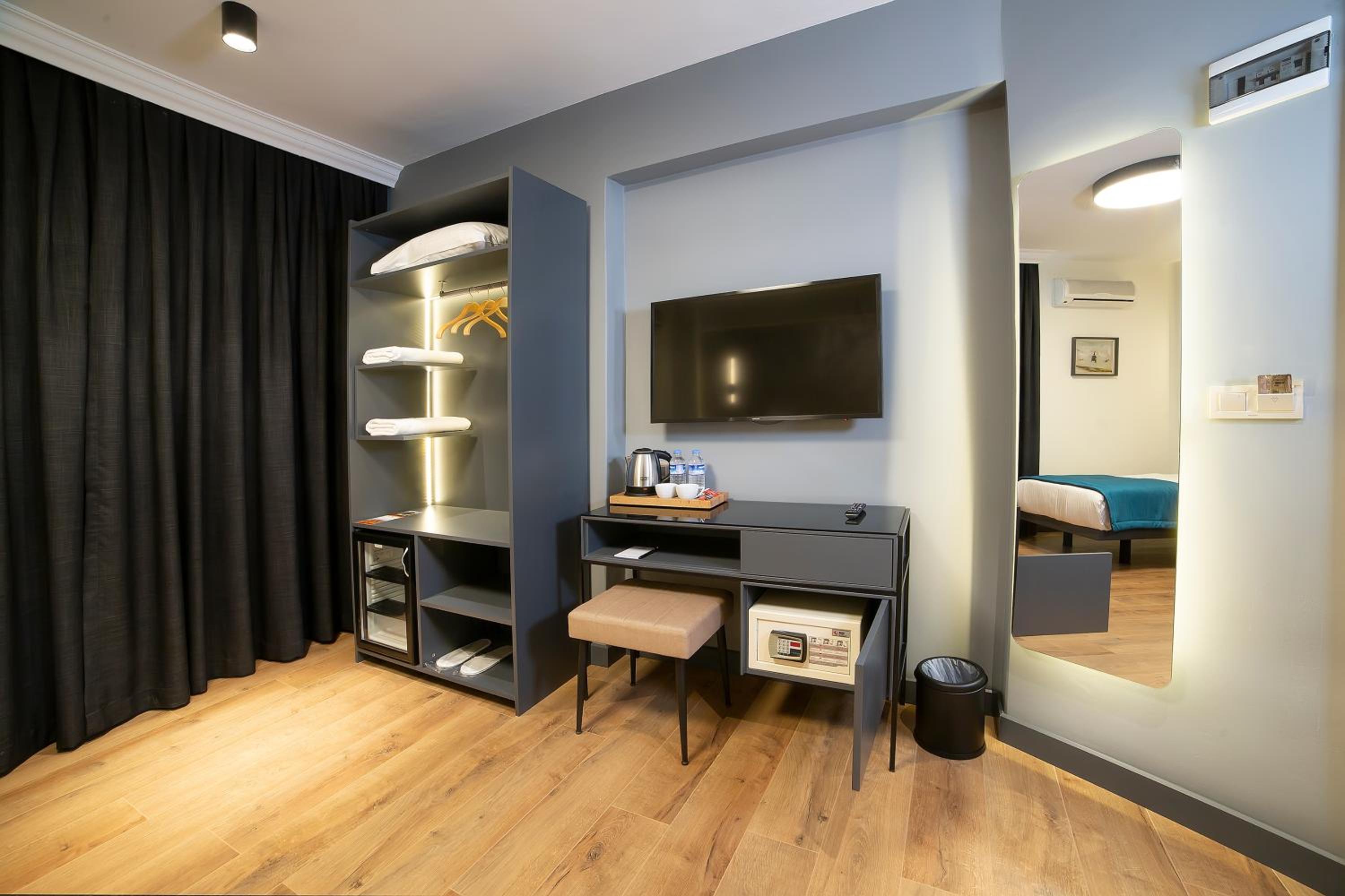 Standard Double or Twin Room photo 2