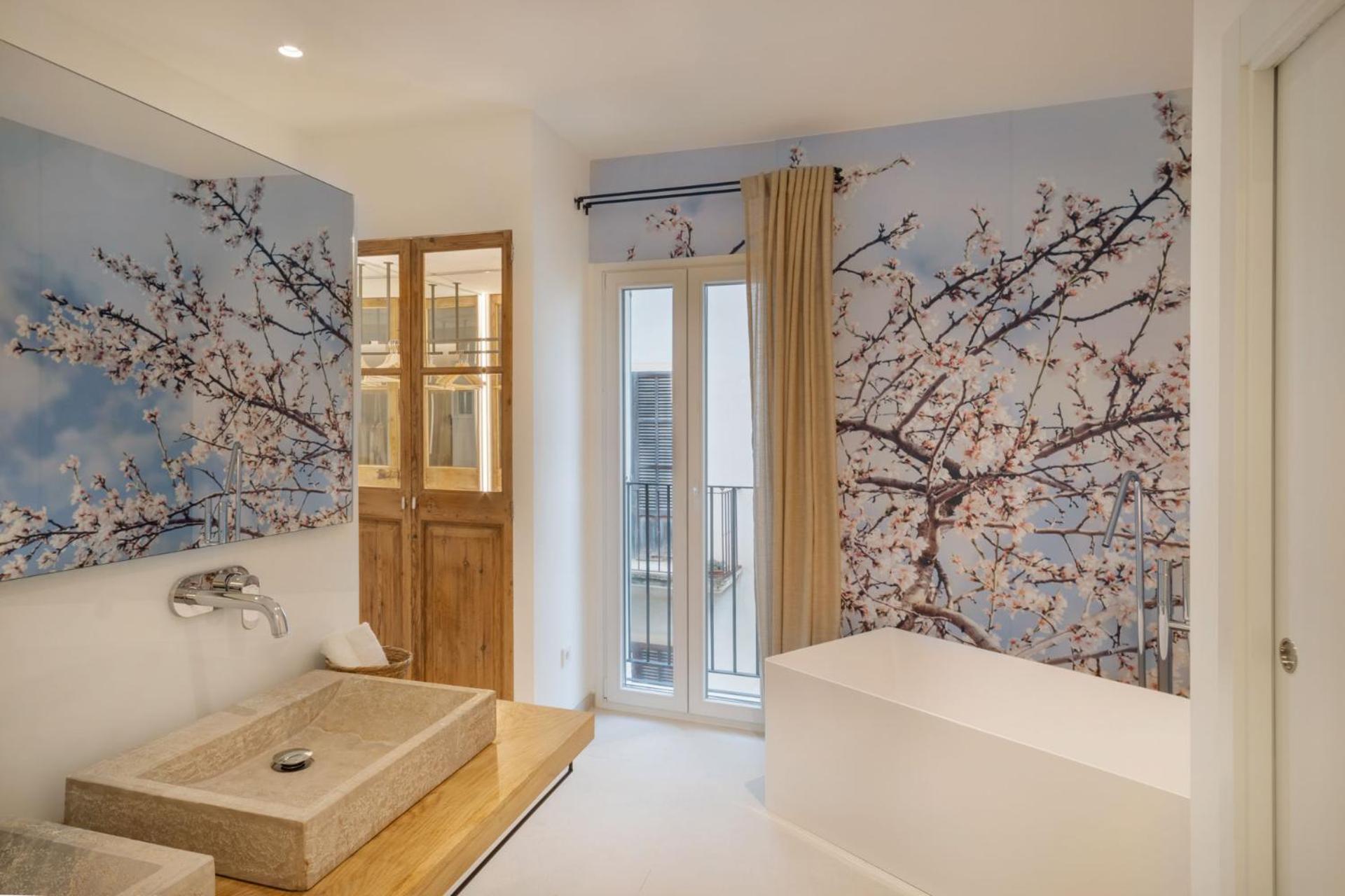Deluxe Double Room with Balcony photo 3