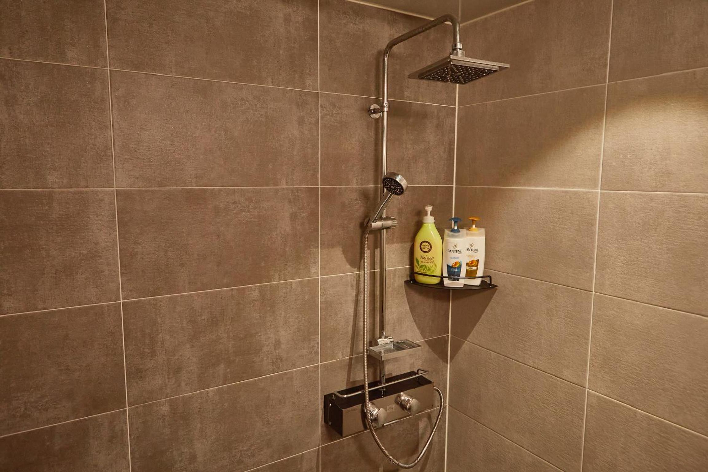 Twin Room with Private Bathroom photo 2