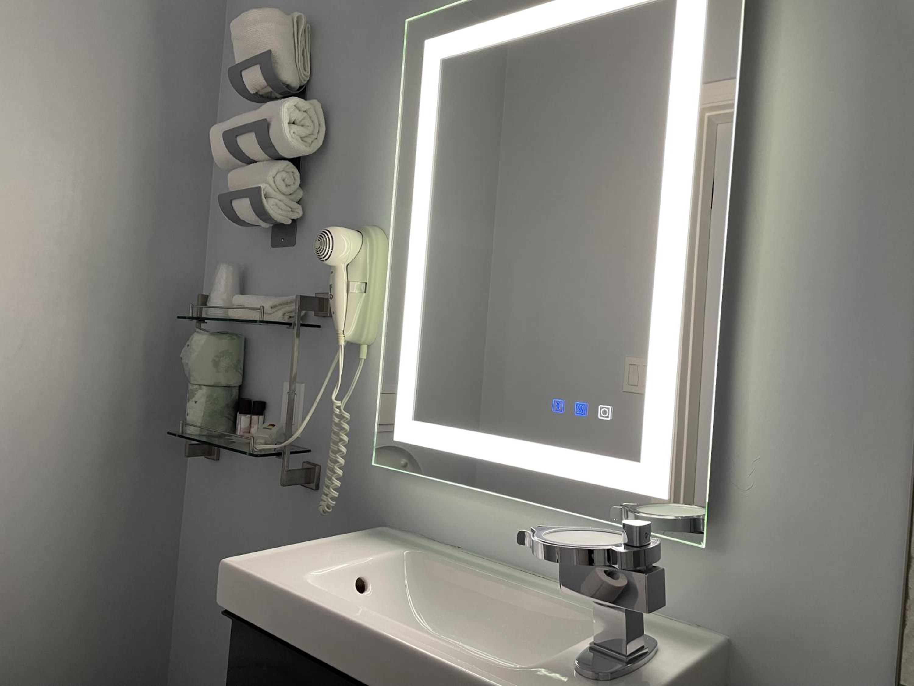 Single Room with Private Bathroom - Photo 7