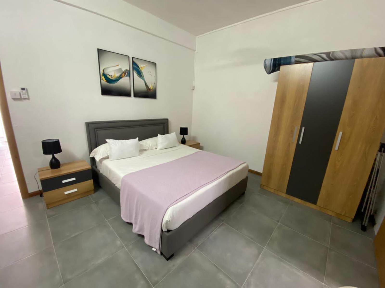 One-Bedroom Apartment - Photo 2