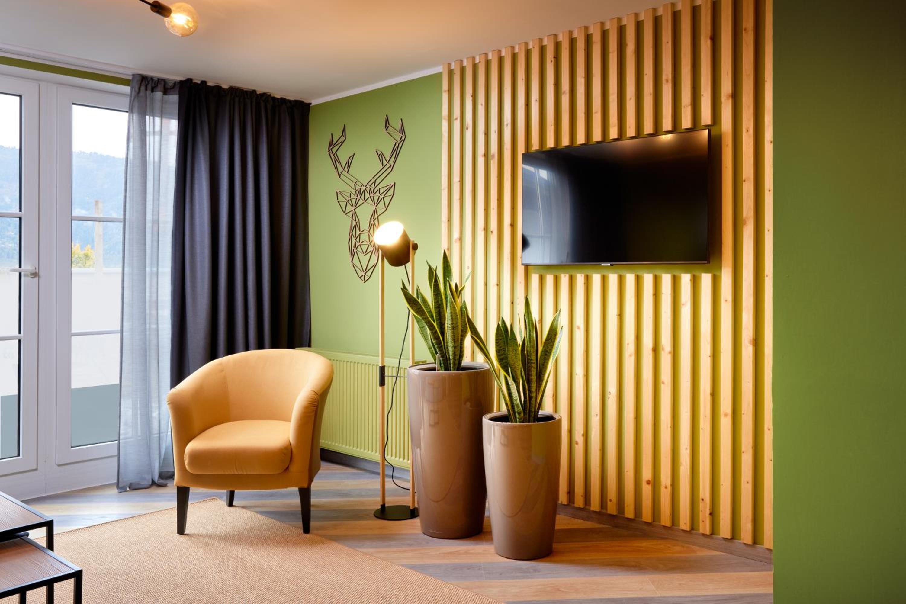 Junior Suite with Balcony - Photo 4