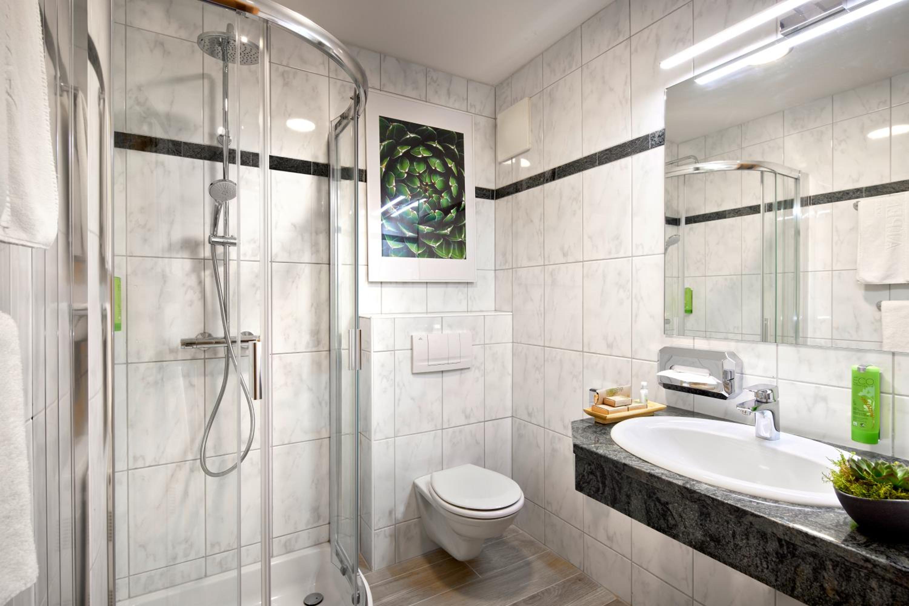Double Room with Balcony - Photo 8