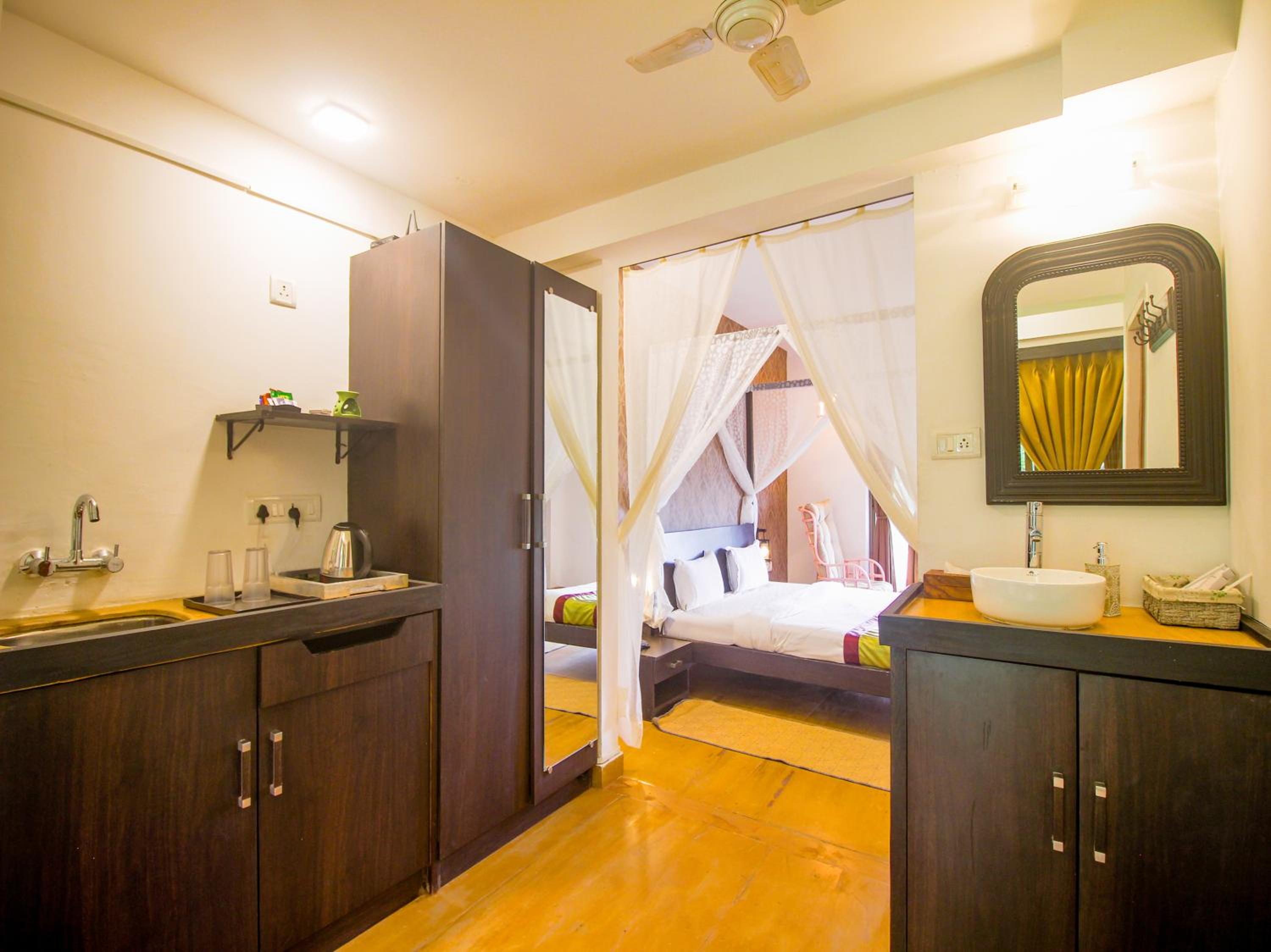 Deluxe Room - Photo 12