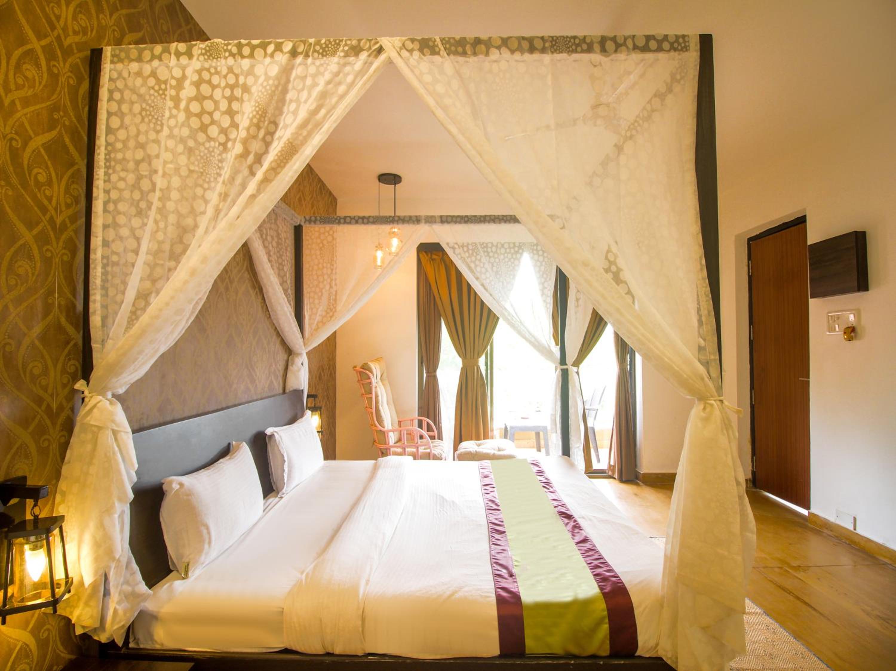 Deluxe Room - Photo 13