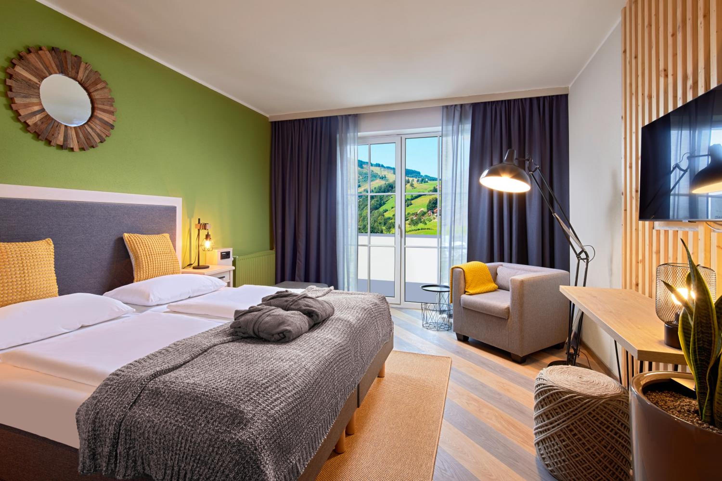 Double Room with Balcony - Photo 1