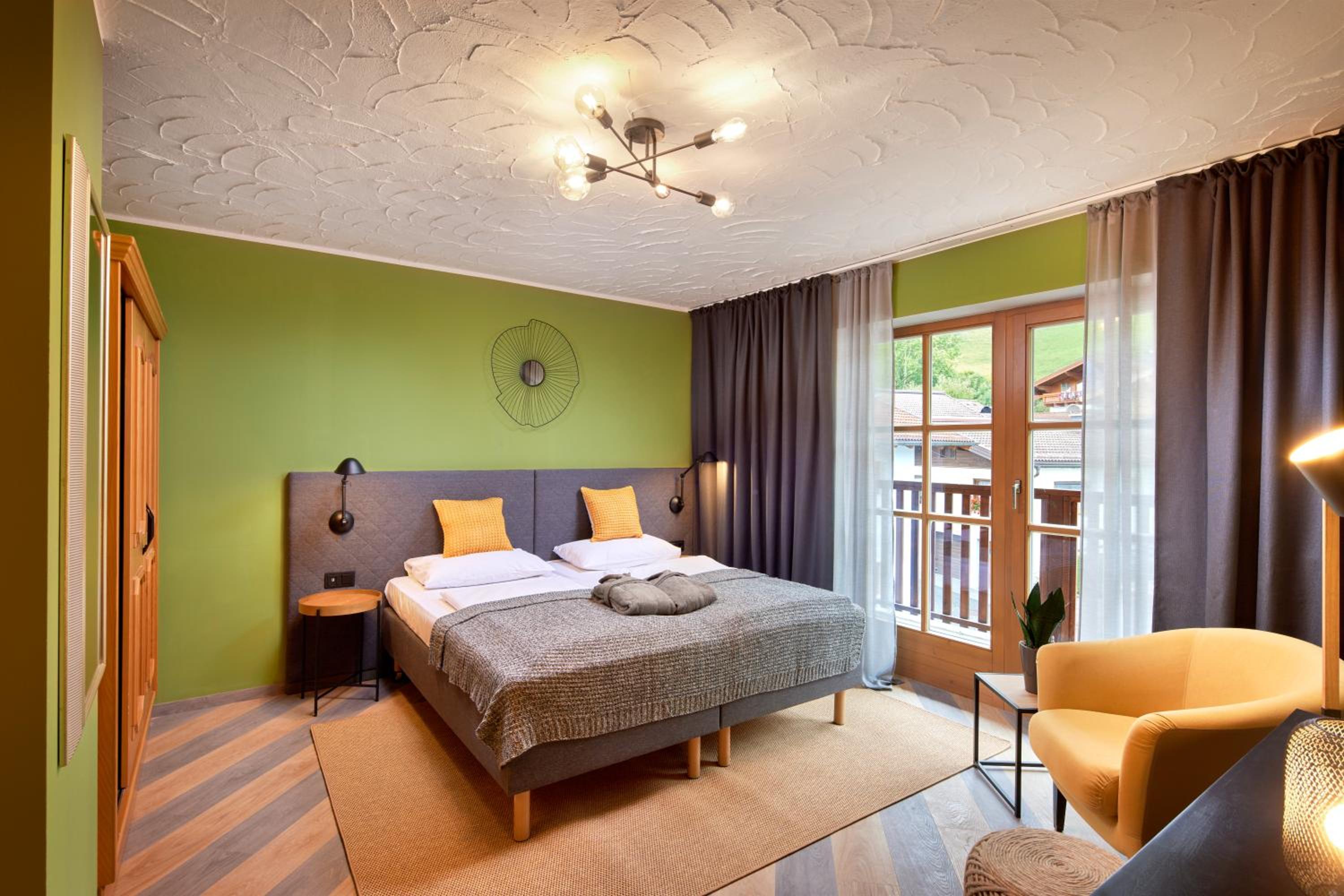 Double Room with Balcony - Photo 2