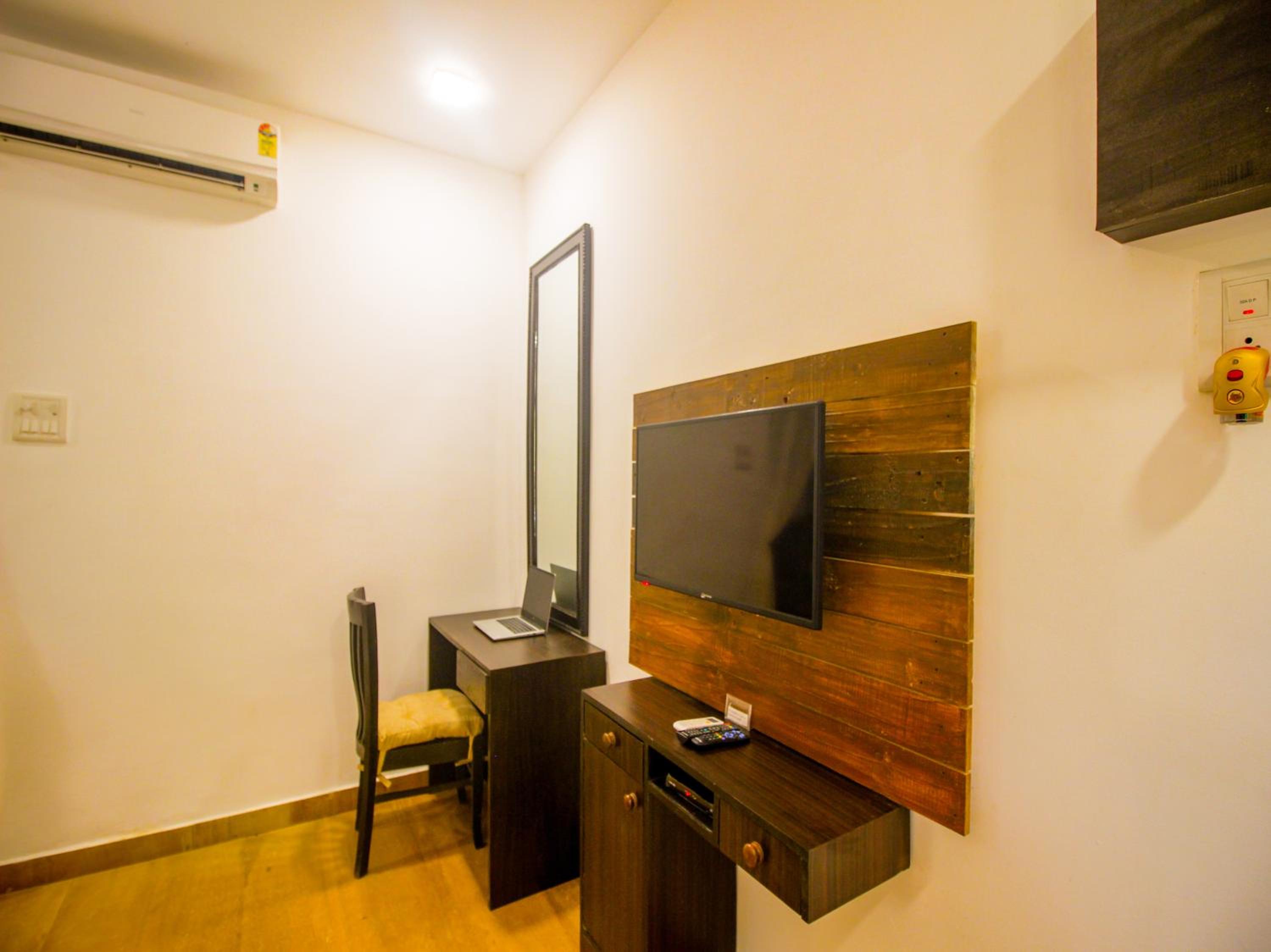 Deluxe Room - Photo 17