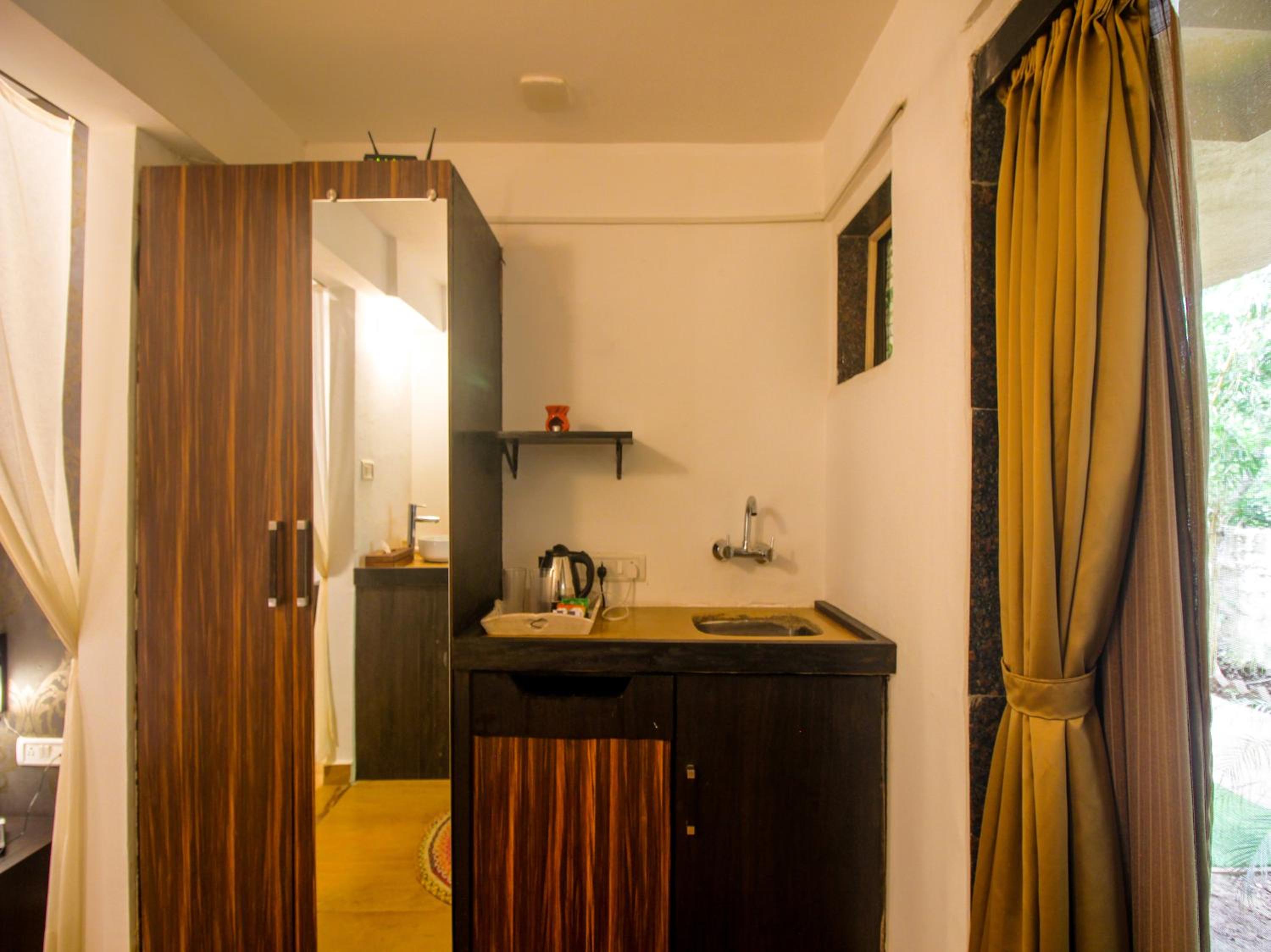 Deluxe Room - Photo 16