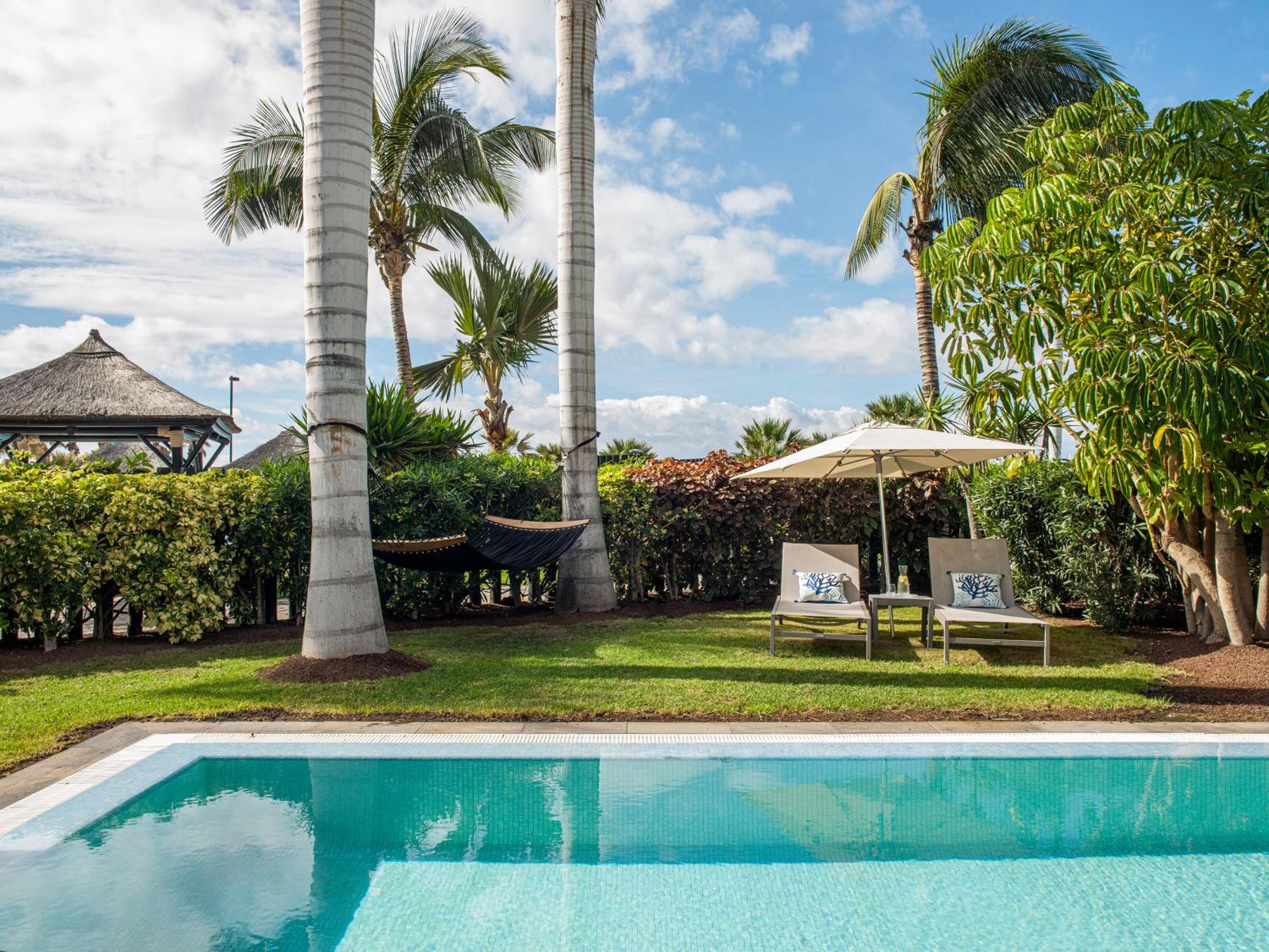 Redlevel Villa with Private Pool - Photo 12