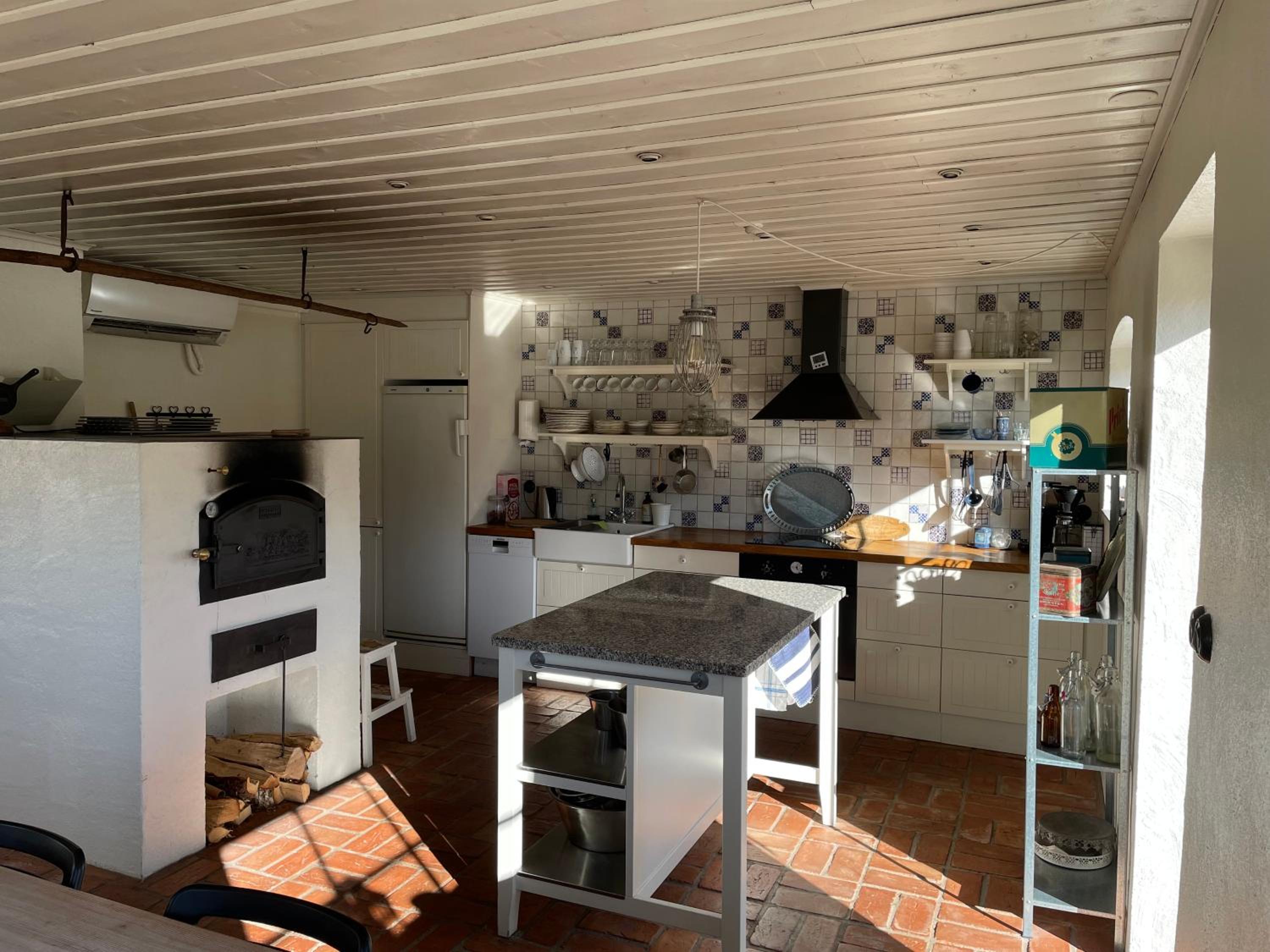 One-Bedroom House - Photo 9