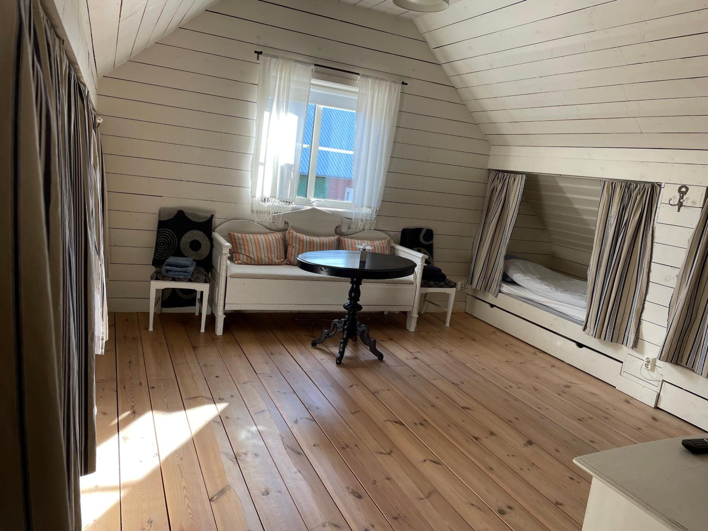One-Bedroom House - Photo 1