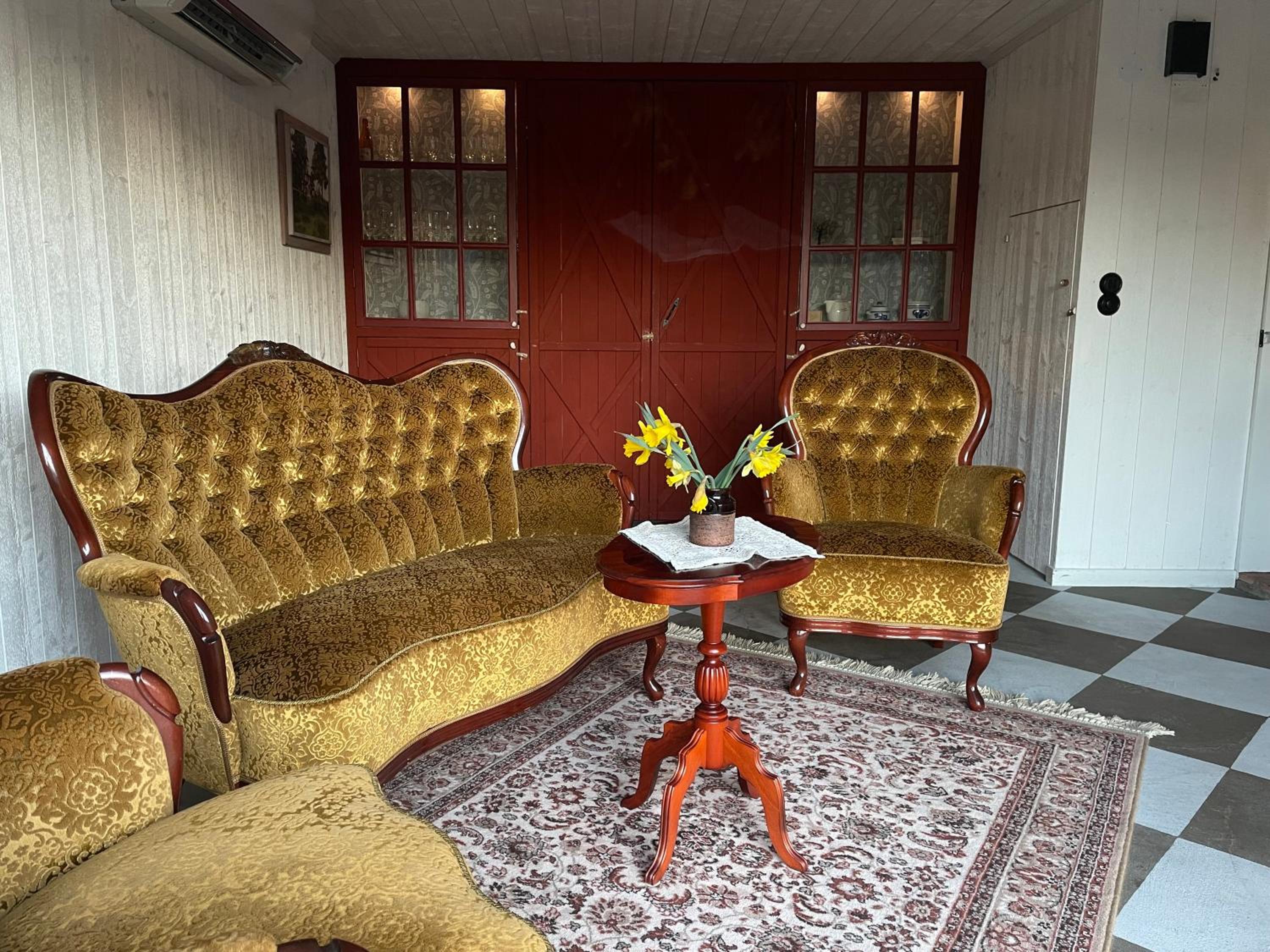 One-Bedroom House - Photo 2
