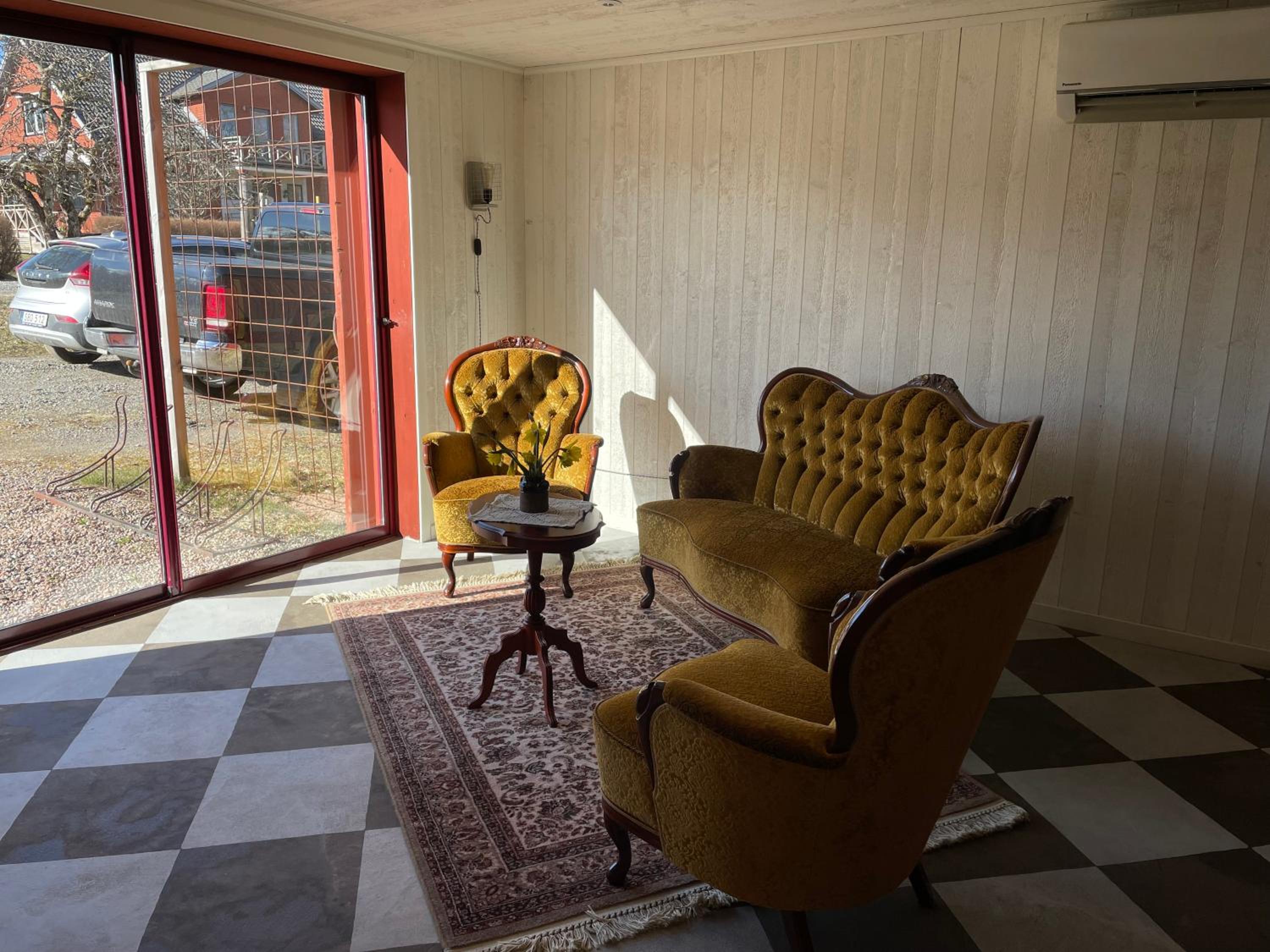 One-Bedroom House - Photo 3