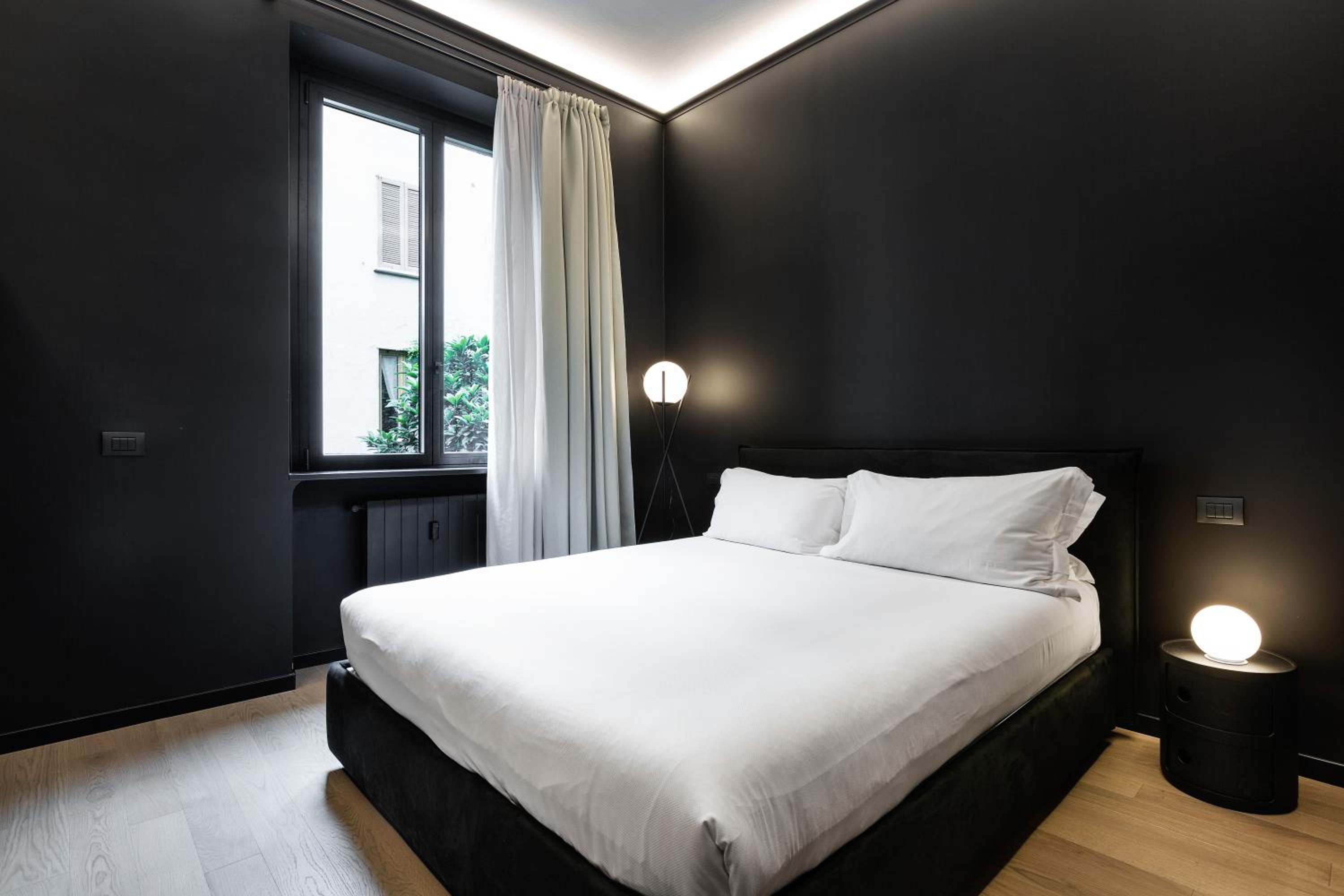 Two-Bedroom Apartment - Via nerino 5