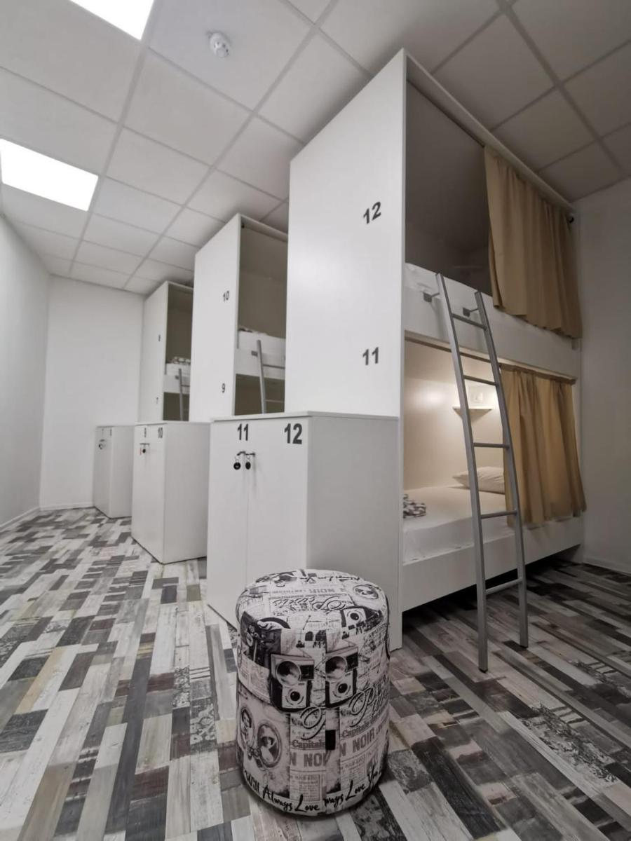 Bed in 14- Bed Mixed Dormitory Room photo 2