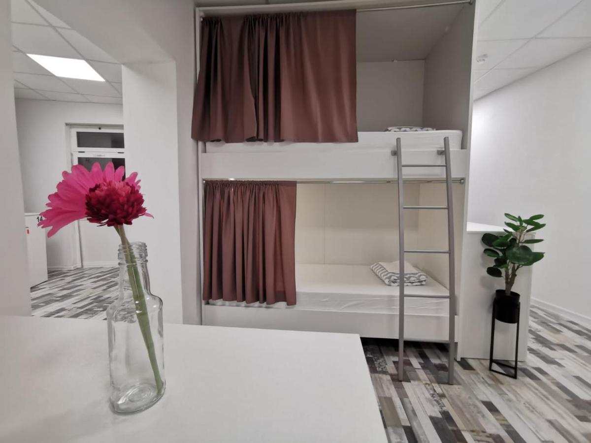 Bed in 14- Bed Mixed Dormitory Room photo 3