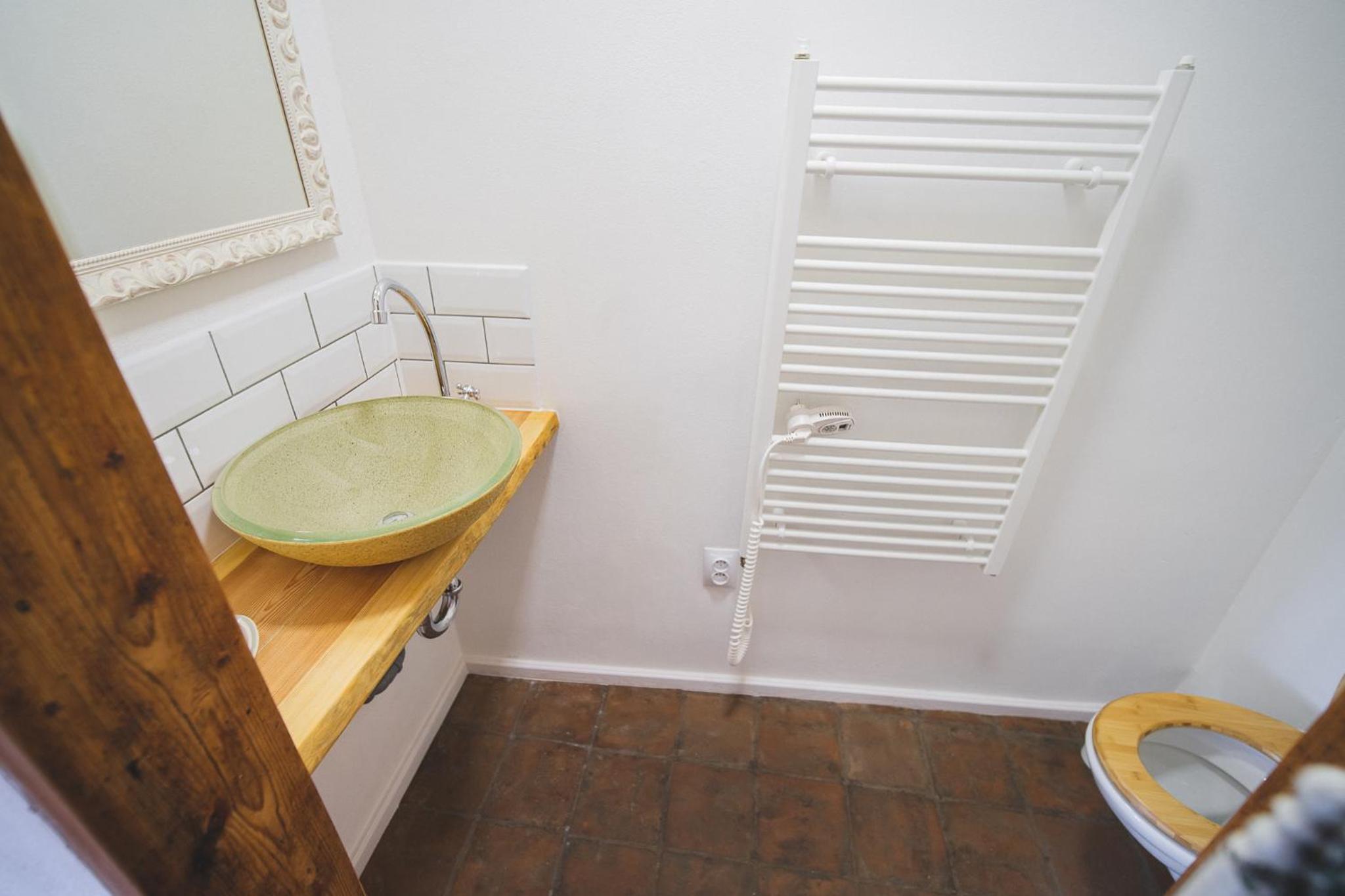 Deluxe Double Room with Bath - Photo 4