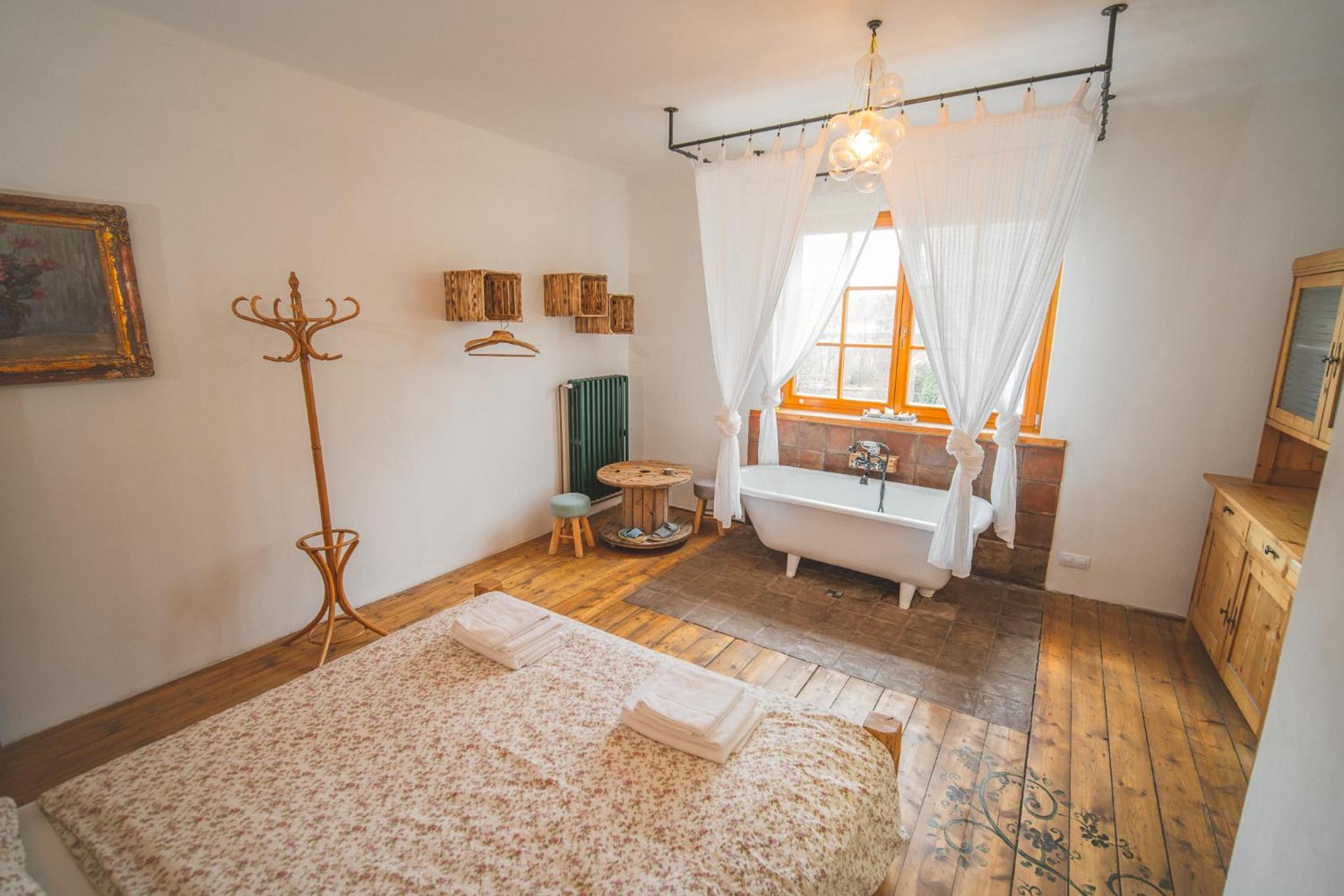 Deluxe Double Room with Bath - Photo 1