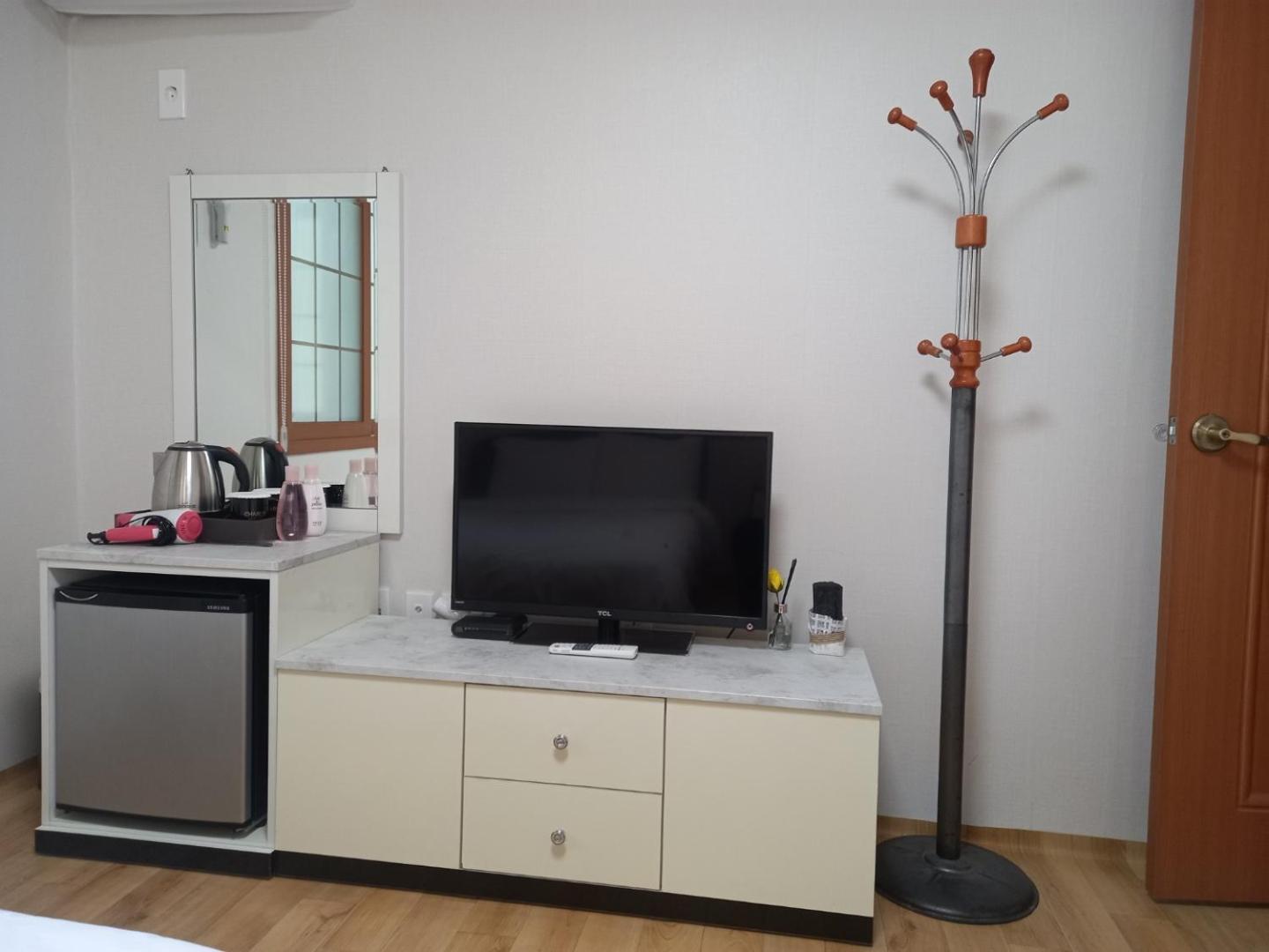 Double Room - Photo 11