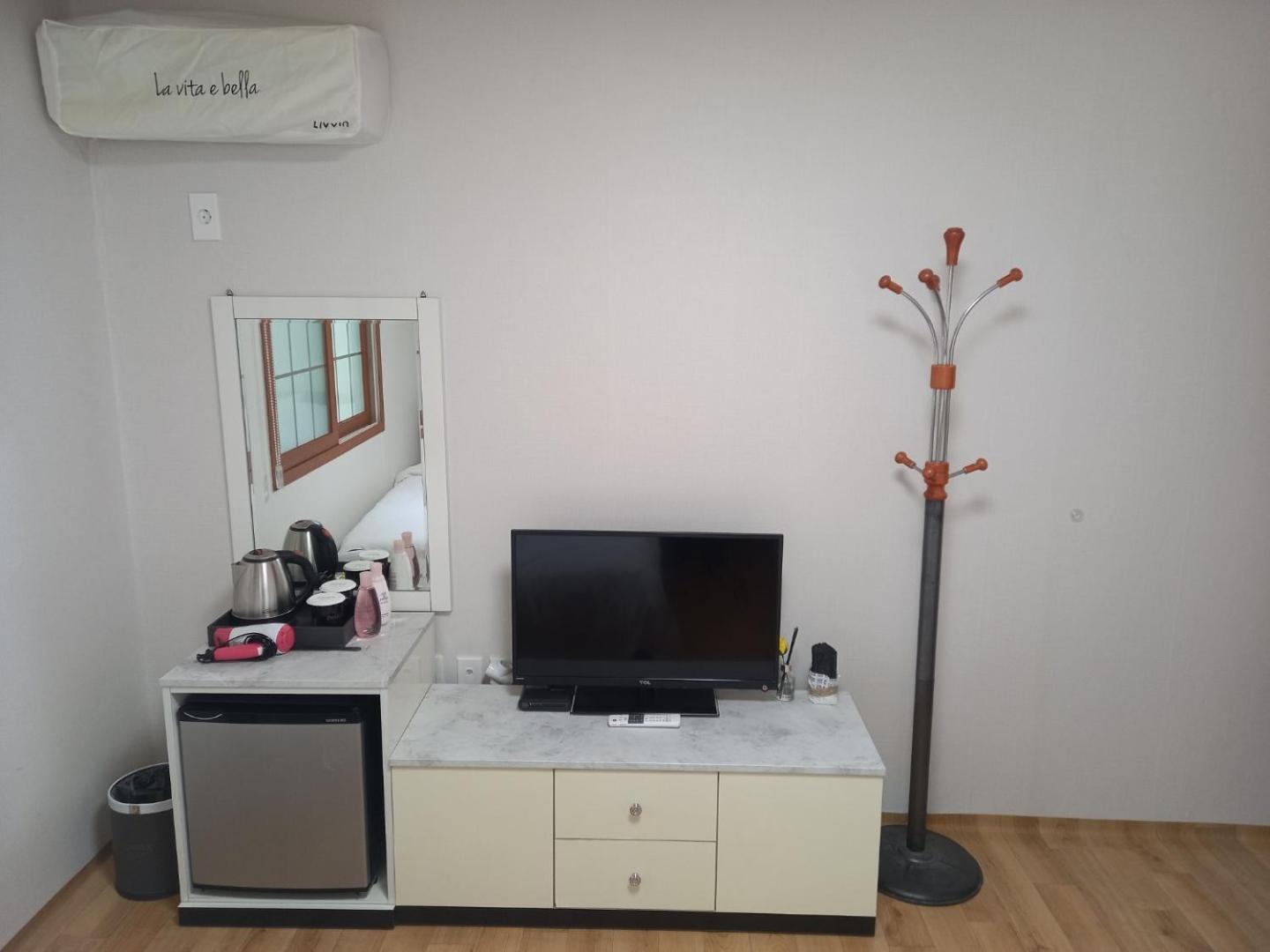 Standard Twin Room - Photo 1