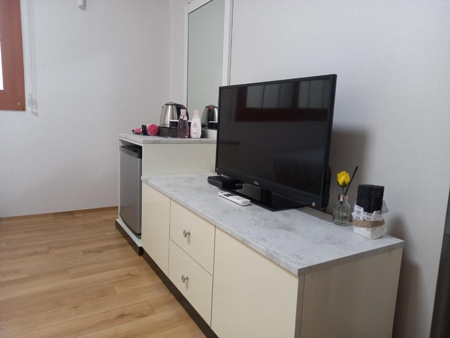 Standard Twin Room - Photo 5