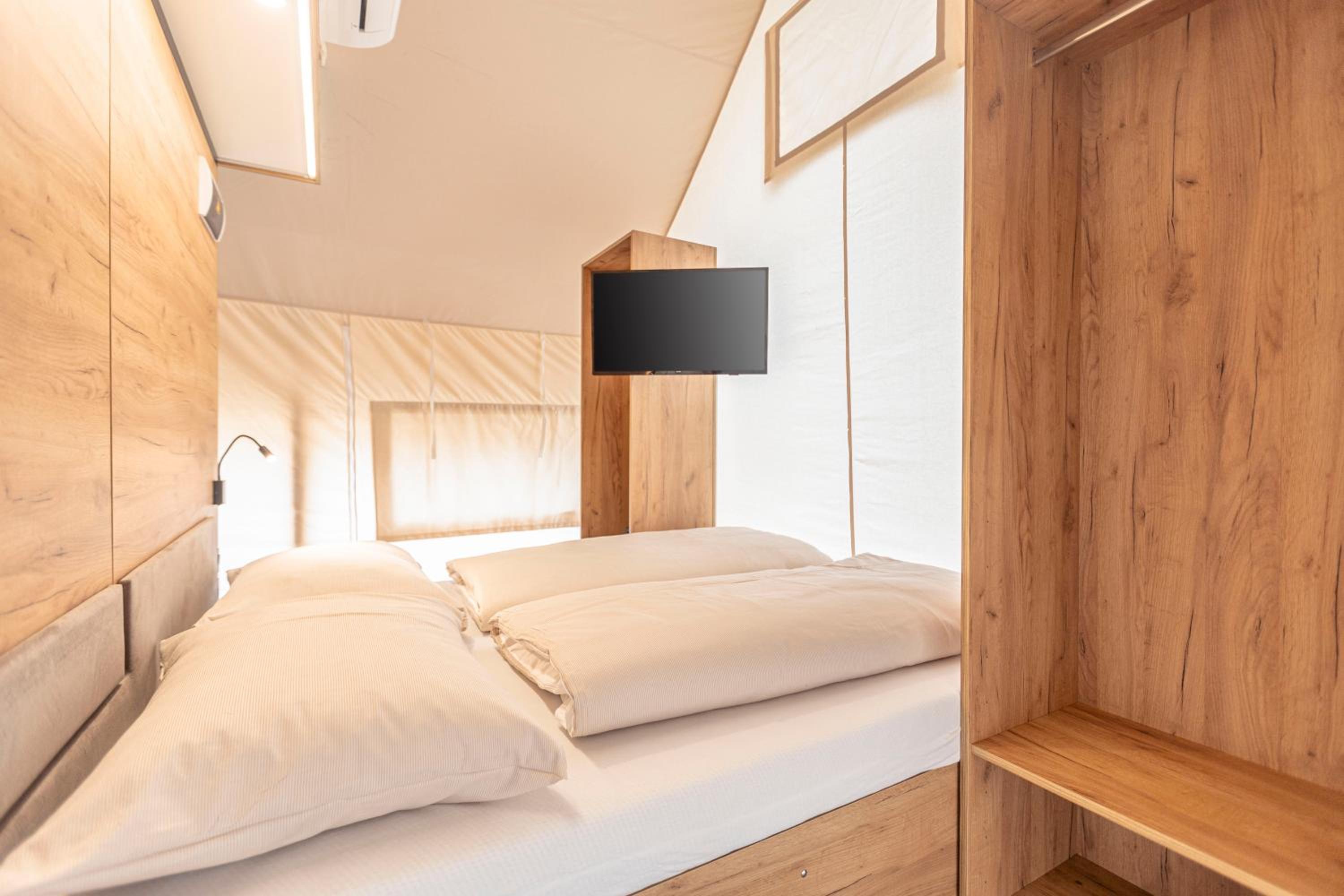 Luxury tent Safari for 4 people photo 3