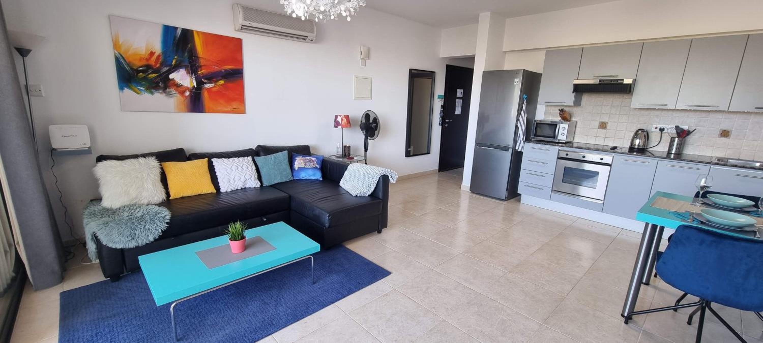 Apartment with Balcony photo 3