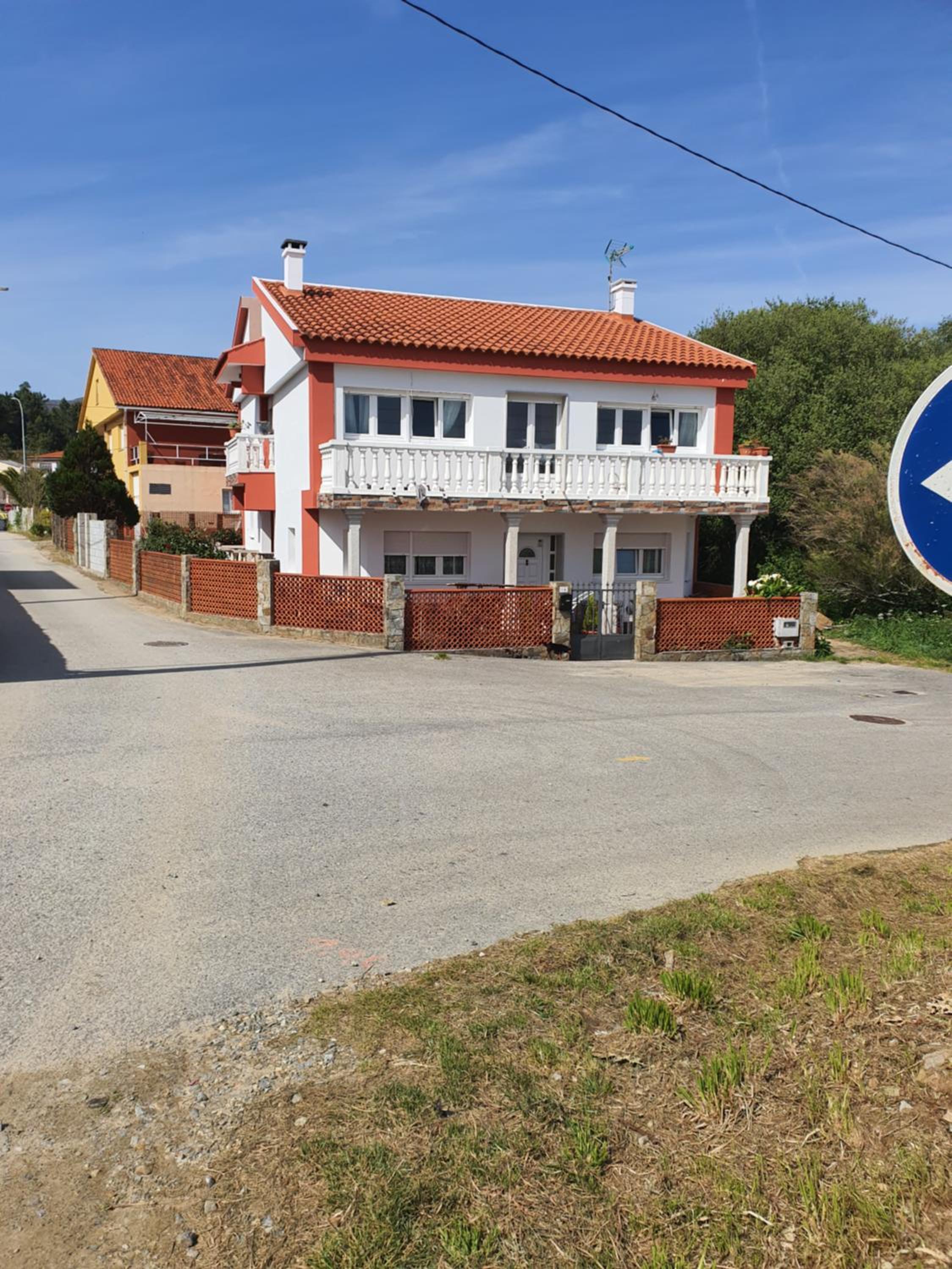 Six-Bedroom House - Photo 13
